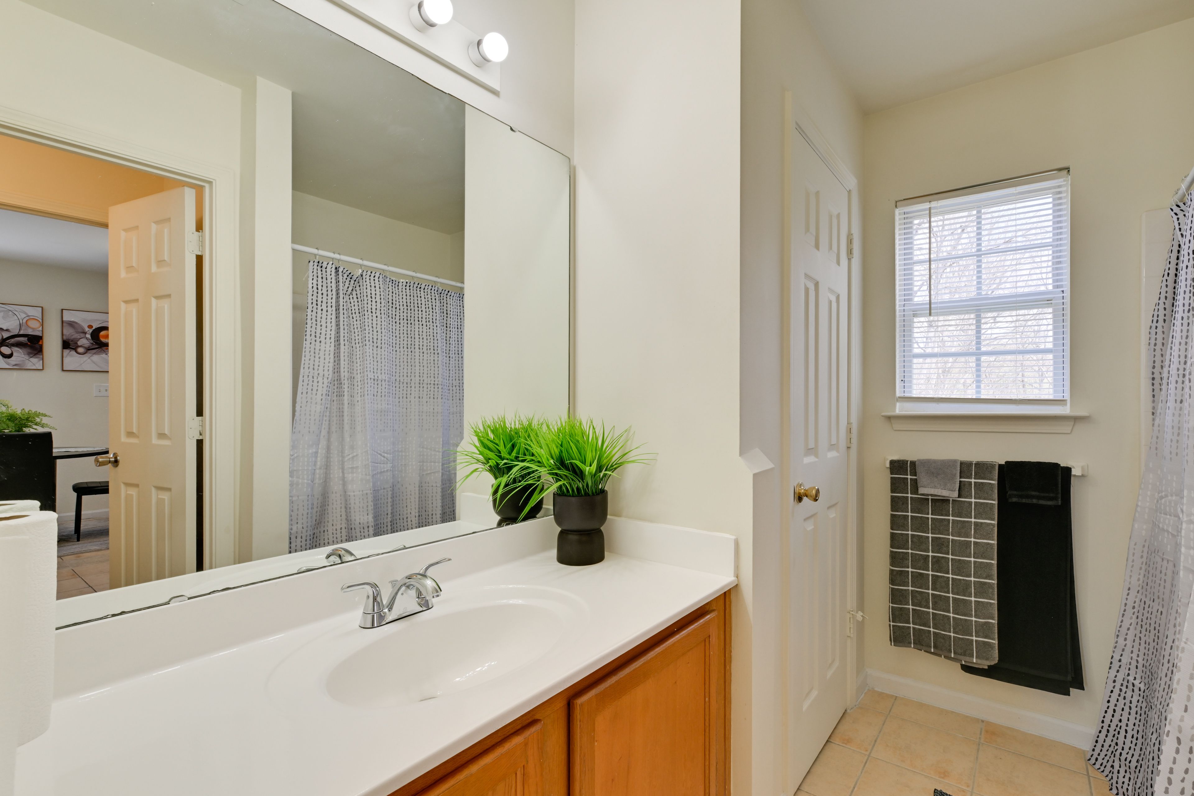 Full Bathroom | 1st Floor