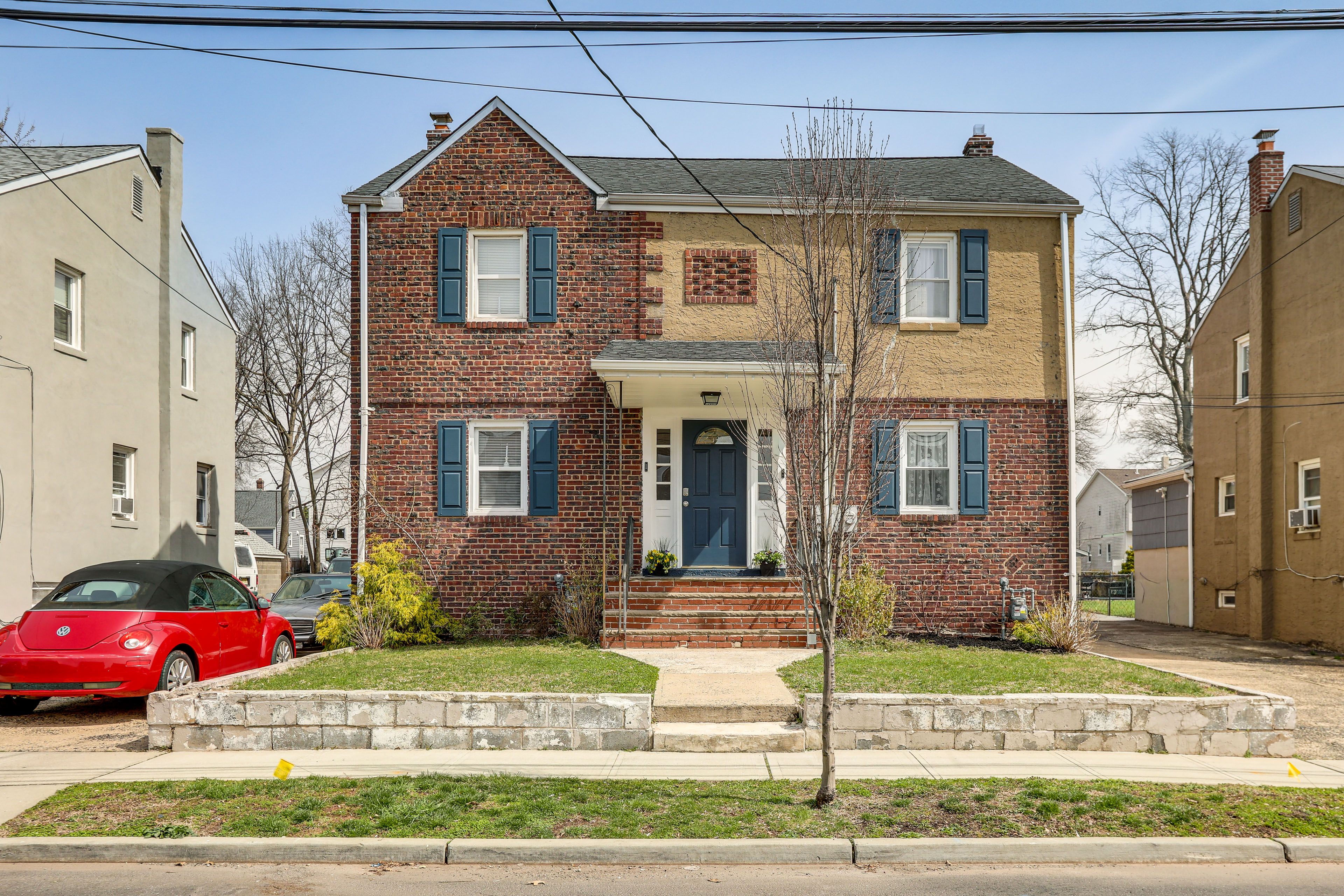 Exterior | Side Parking | Street Parking (First-Come, First-Served)