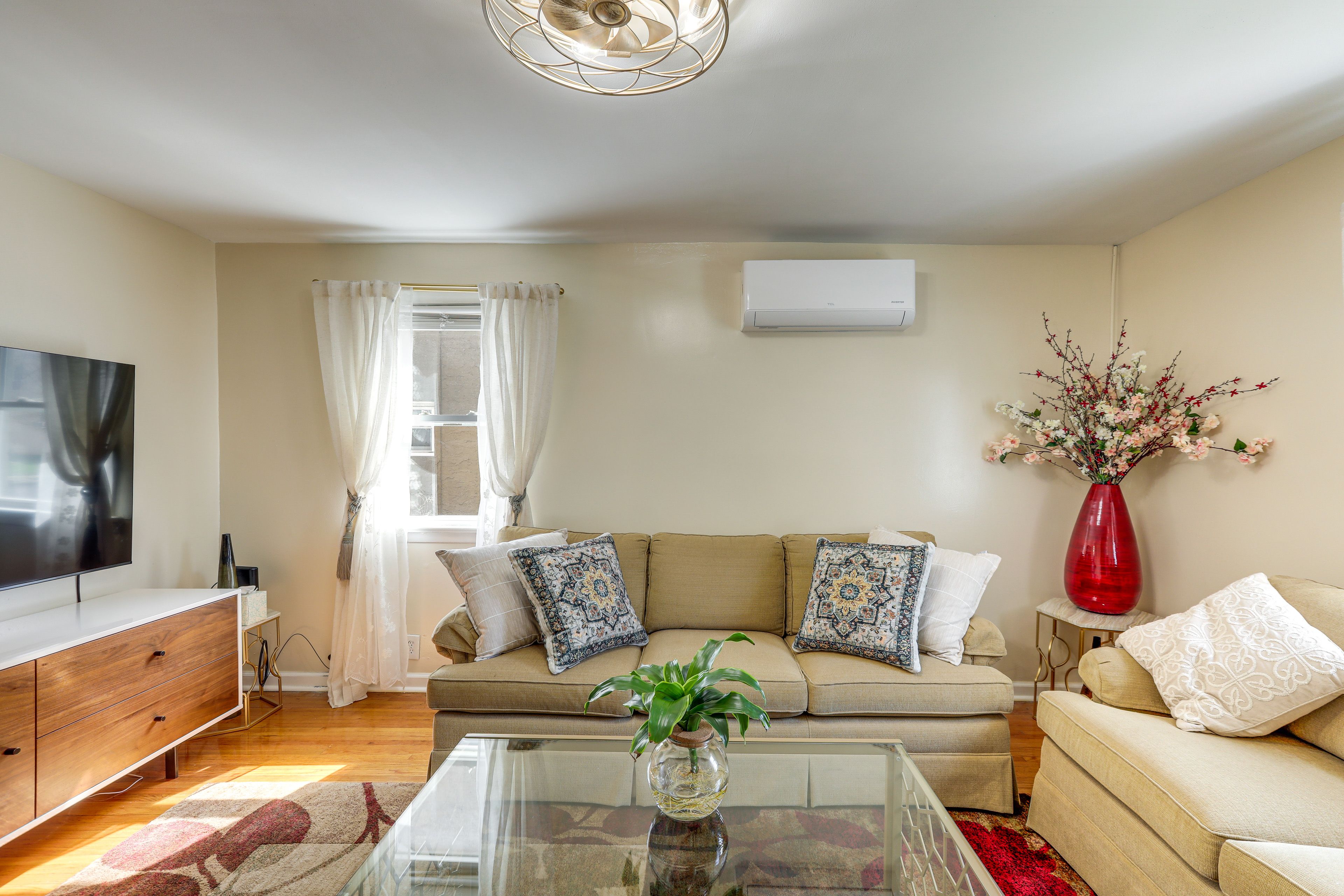 Rahway Vacation Rental | 2BR | 2BA | 2,000 Sq Ft