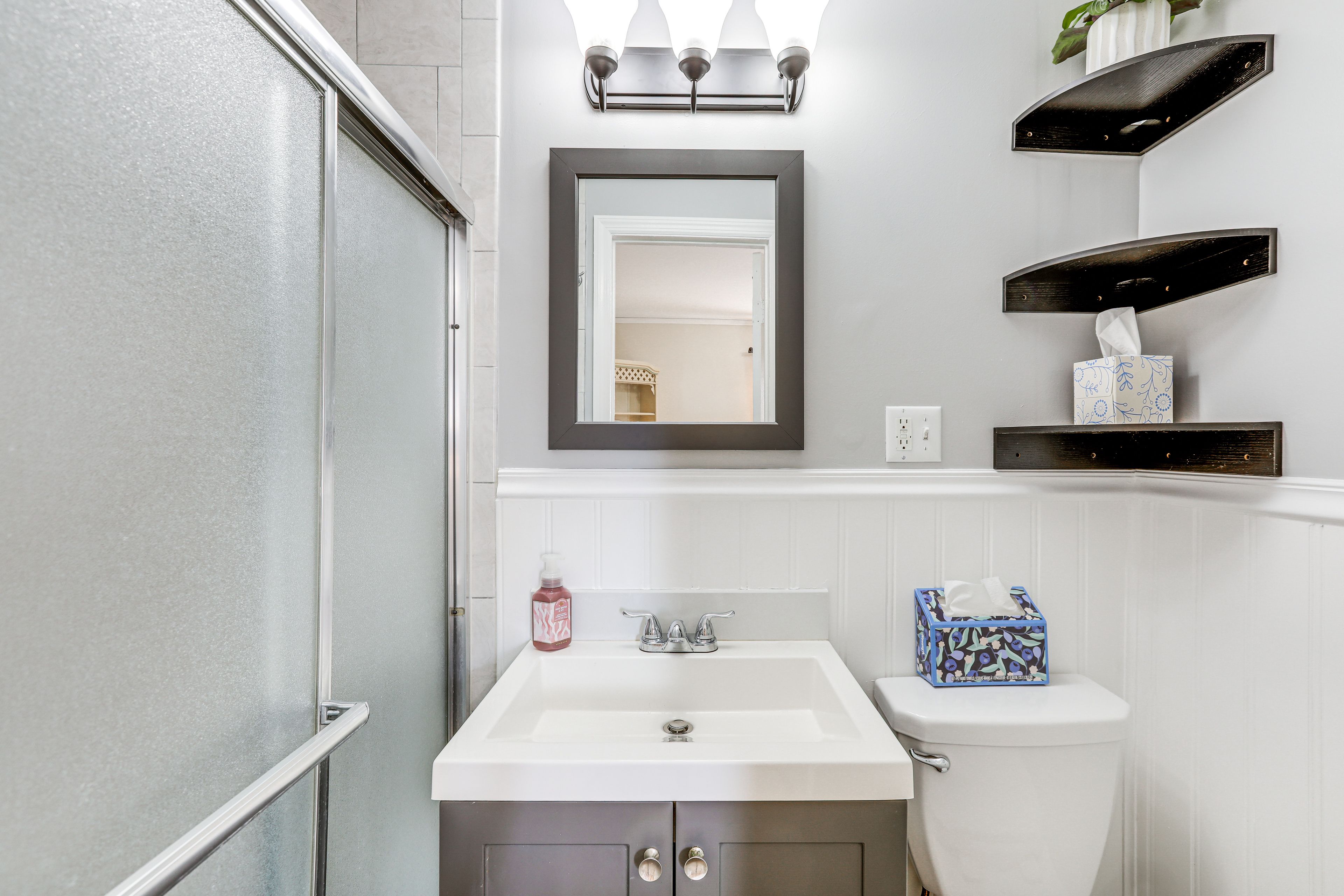 Full Bathroom | 2nd Floor