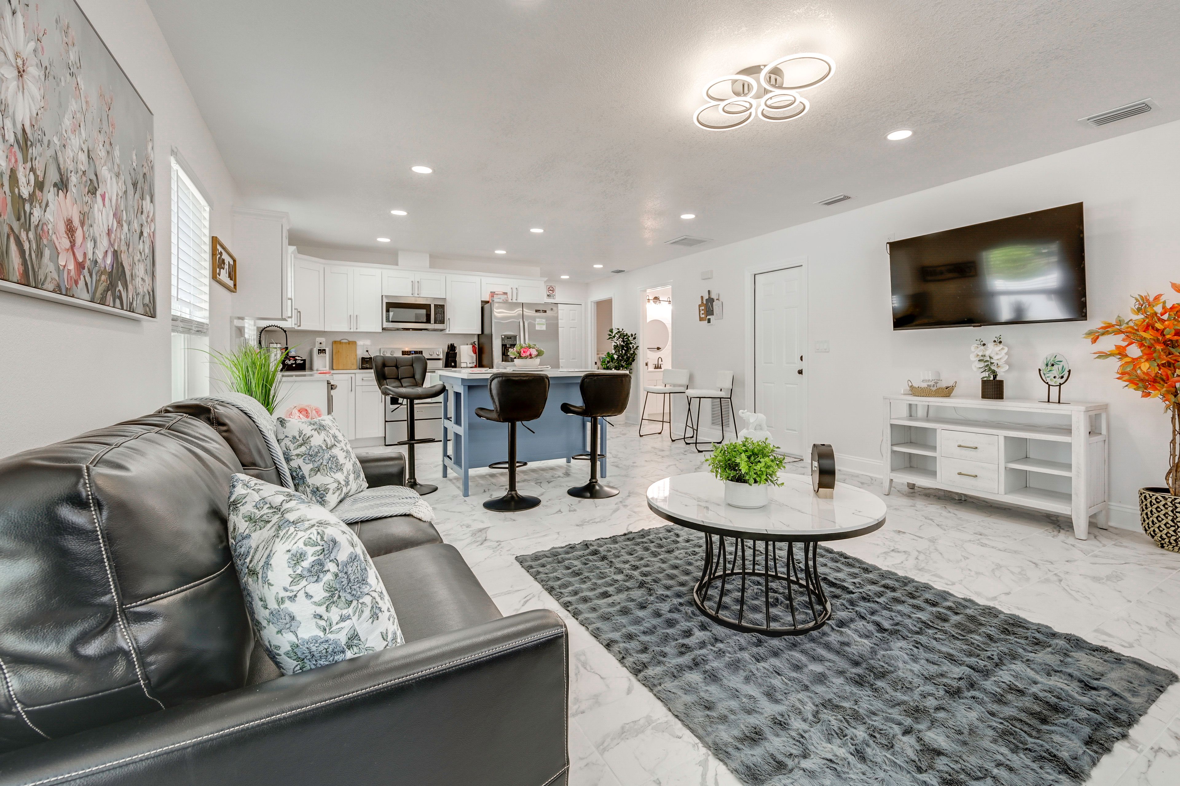 Tampa Vacation Rental | 2BR | 1BA | 900 Sq Ft | 2 Small Steps for Access