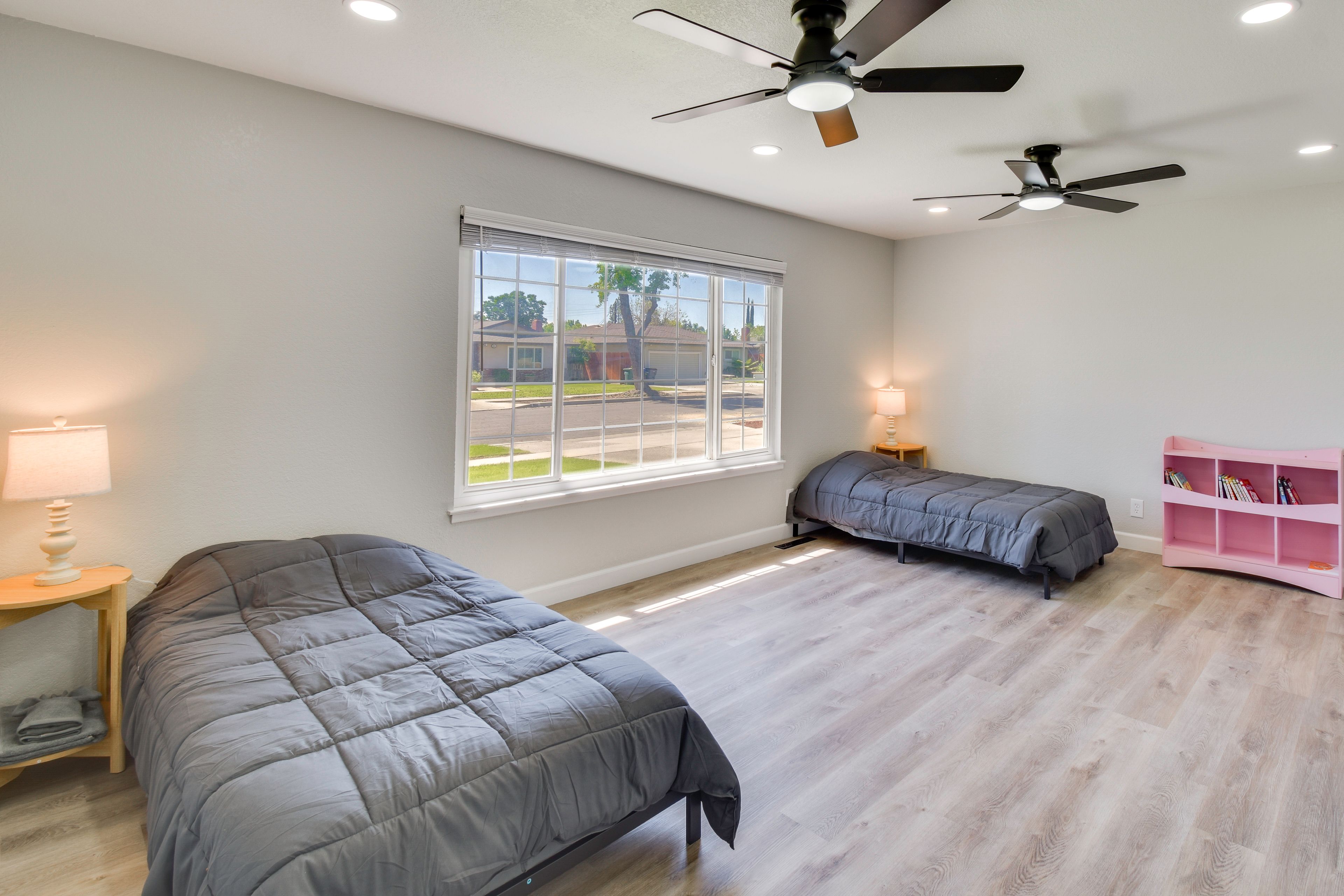 Bonus Room | 2 Twin Beds | Desk | Children's Books