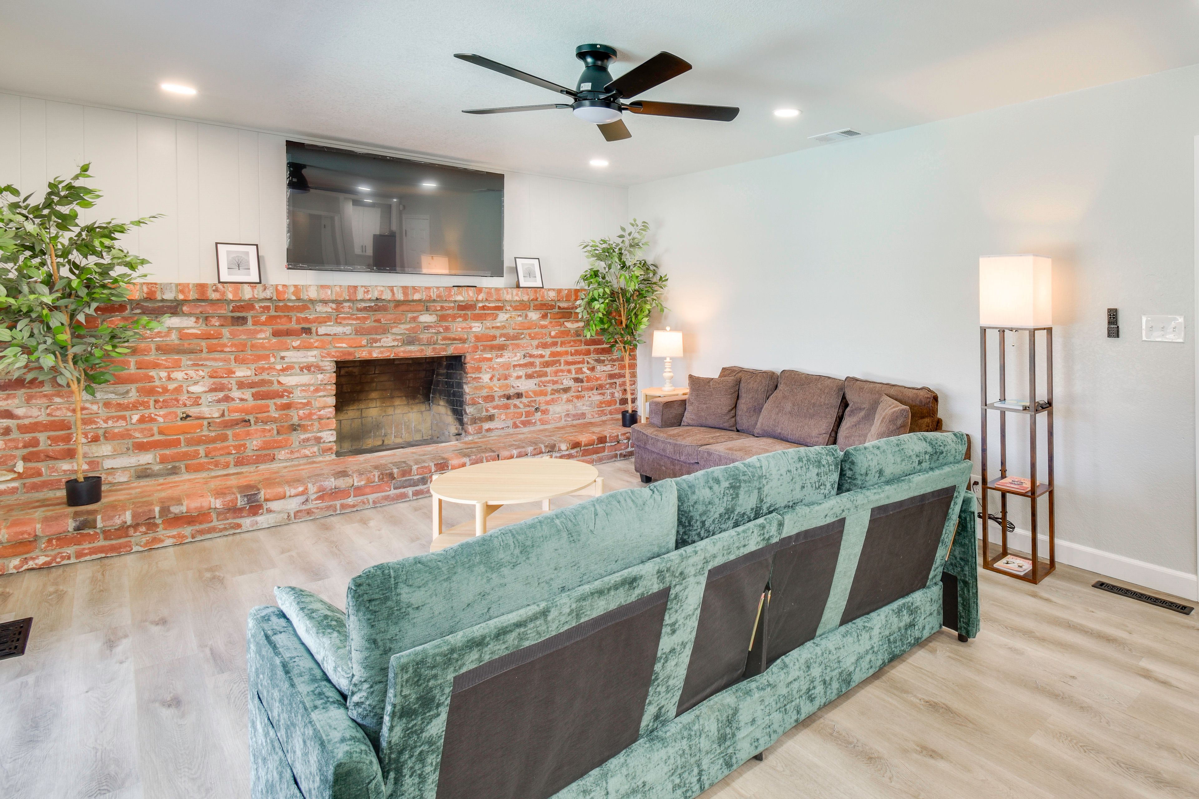 Living Room | Smart TV