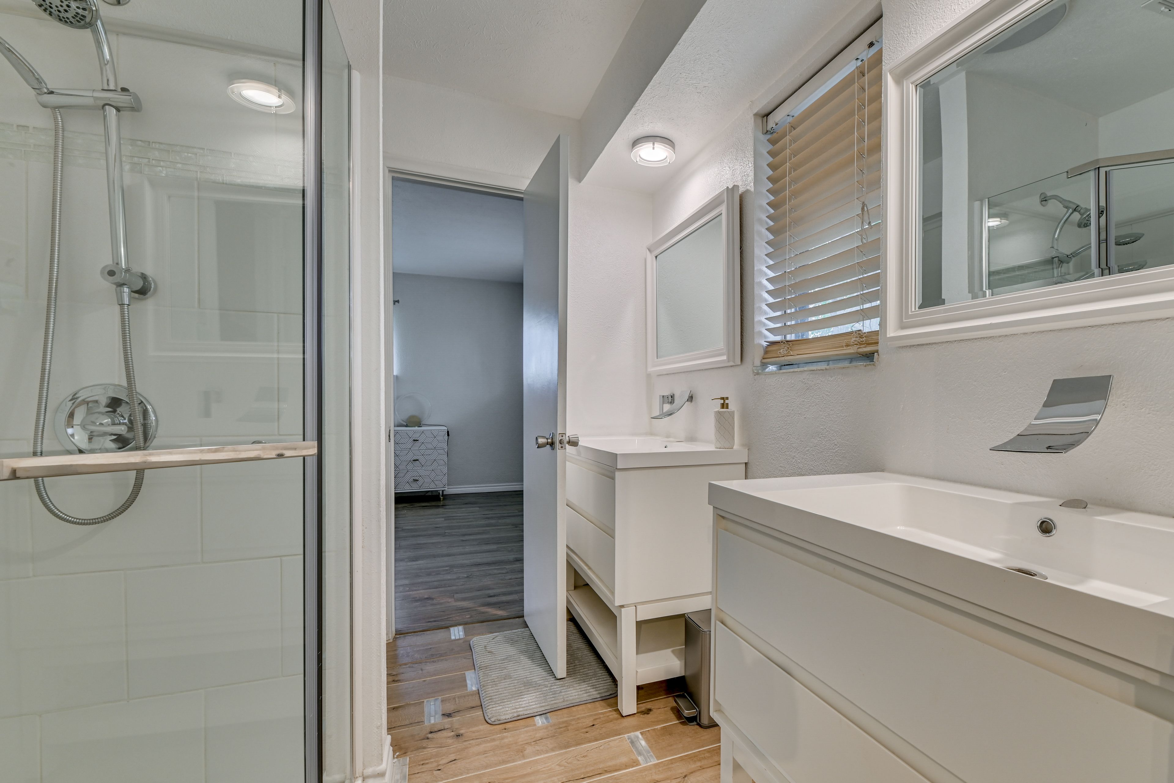 A jack and jill bathroom connects the two bedrooms together