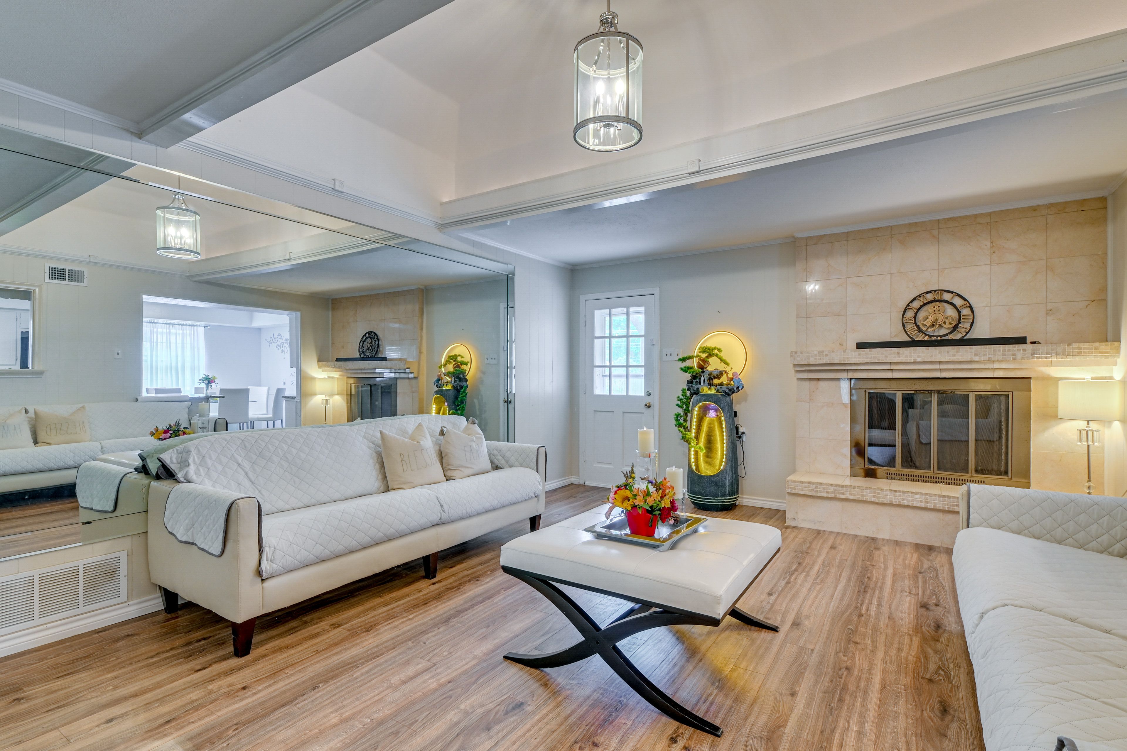 Oversized mirror makes the room view twice as big!