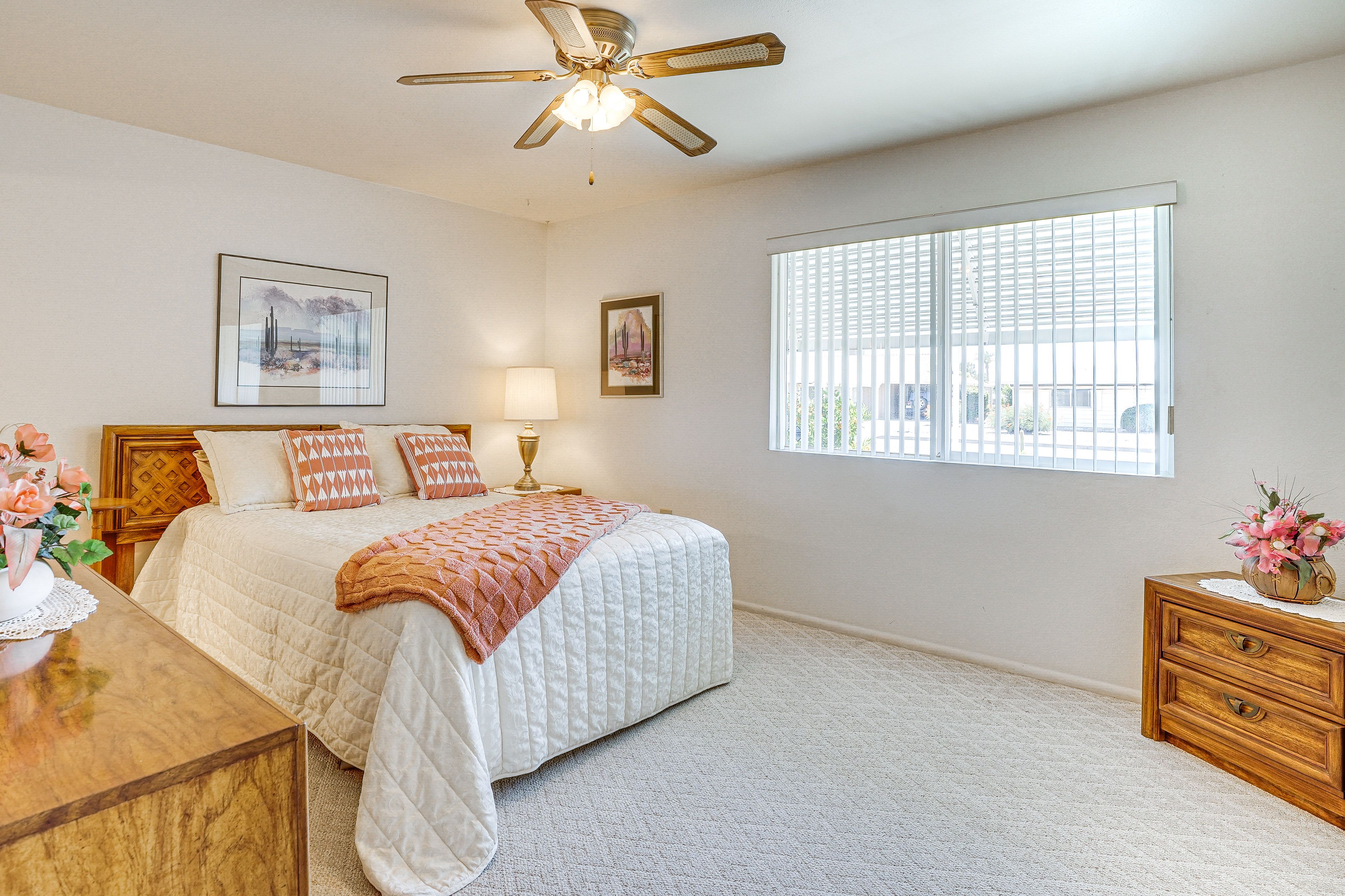 Bedroom 1 | Queen Bed