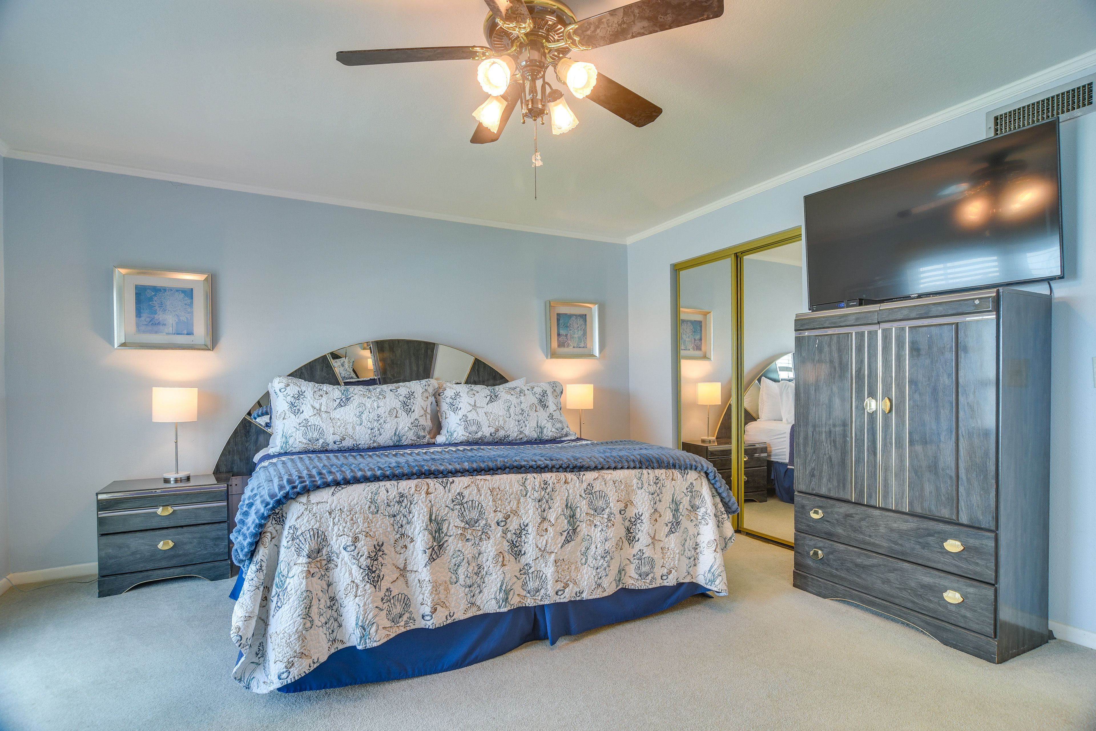 Bedroom 1 | King Bed