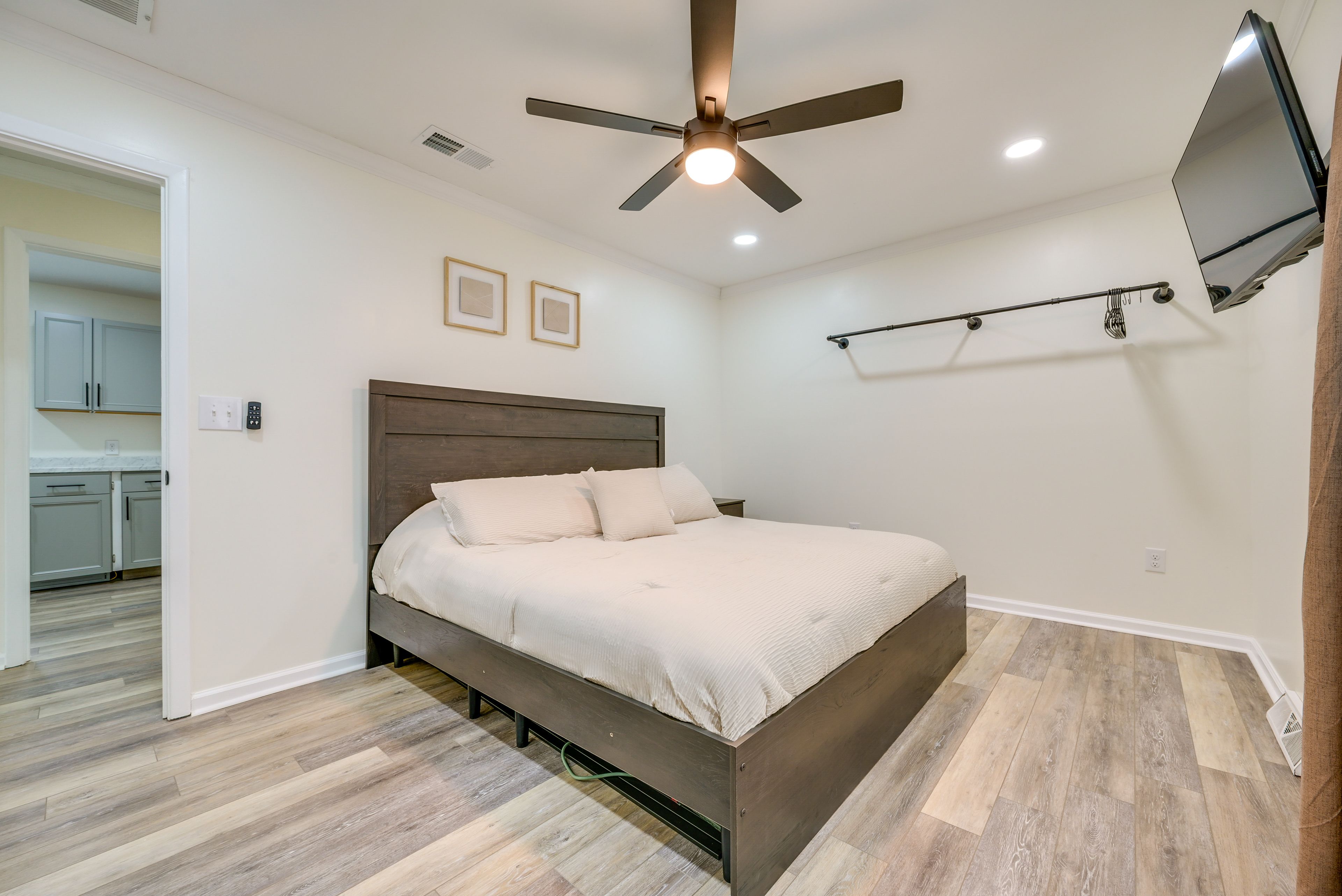 Bedroom 1 | King Bed
