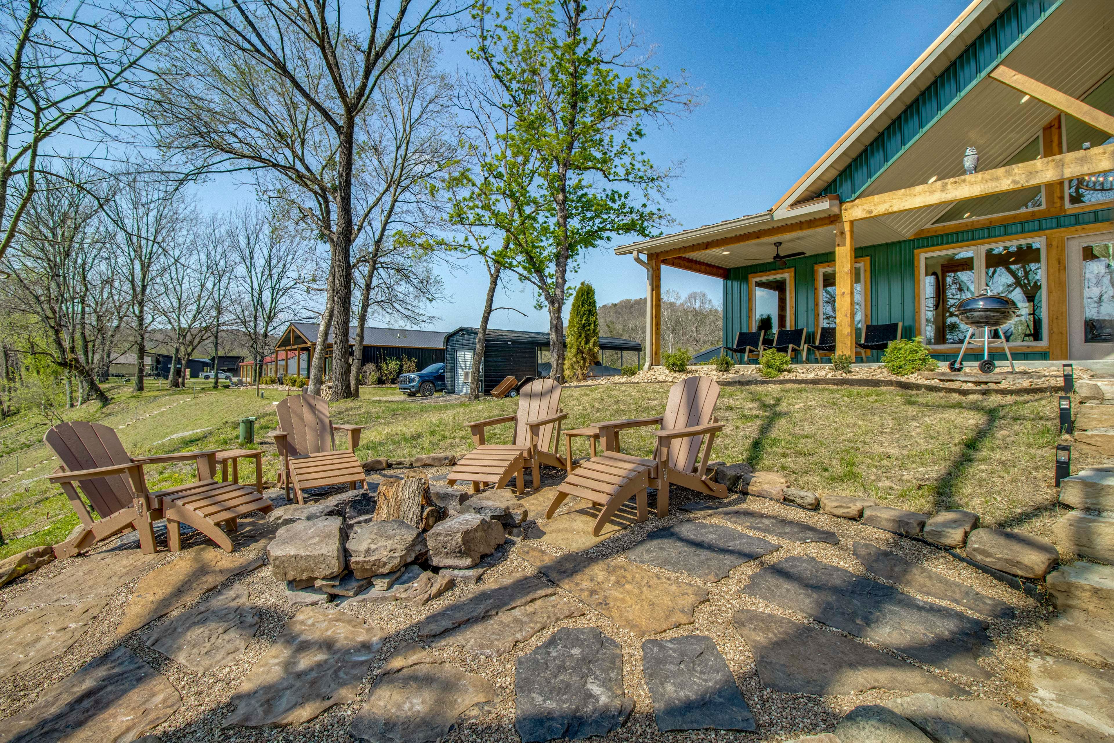 Fire Pit w/ Seating (Wood Provided)