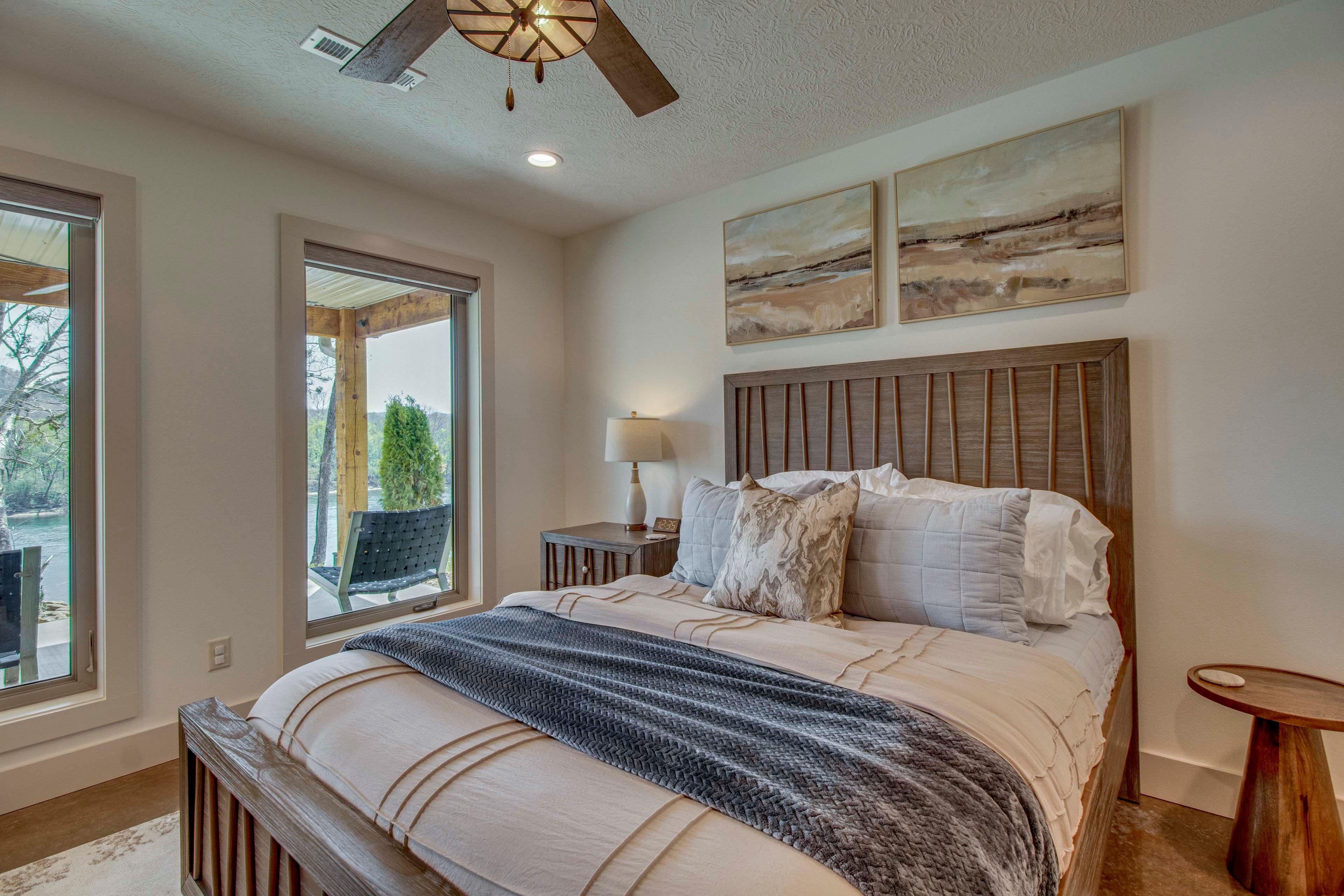 Bedroom 1 | Queen Bed | En-Suite Bathroom