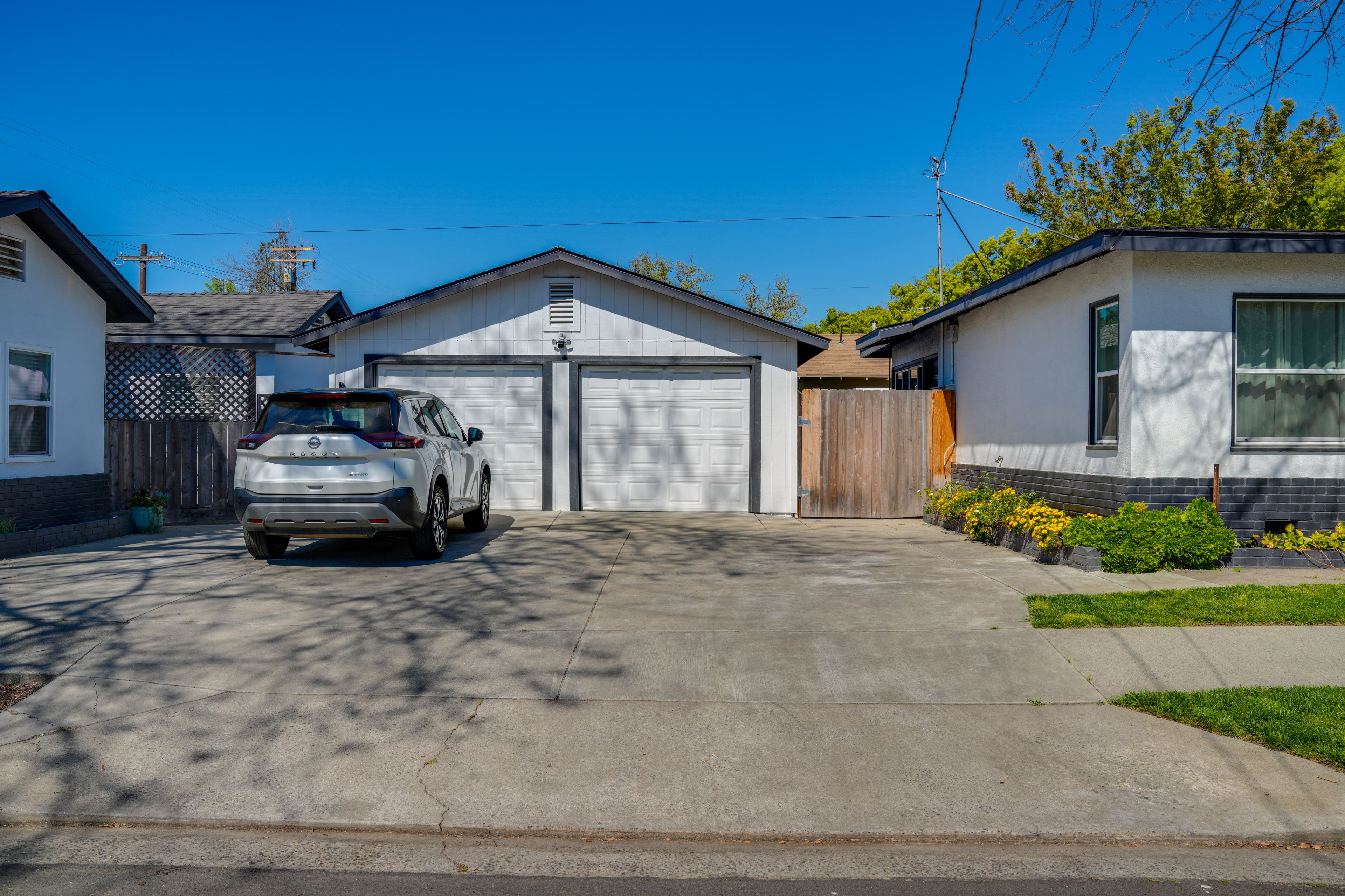 Parking | Driveway (1 Vehicle) | Garage (1 Vehicle) | Street Parking