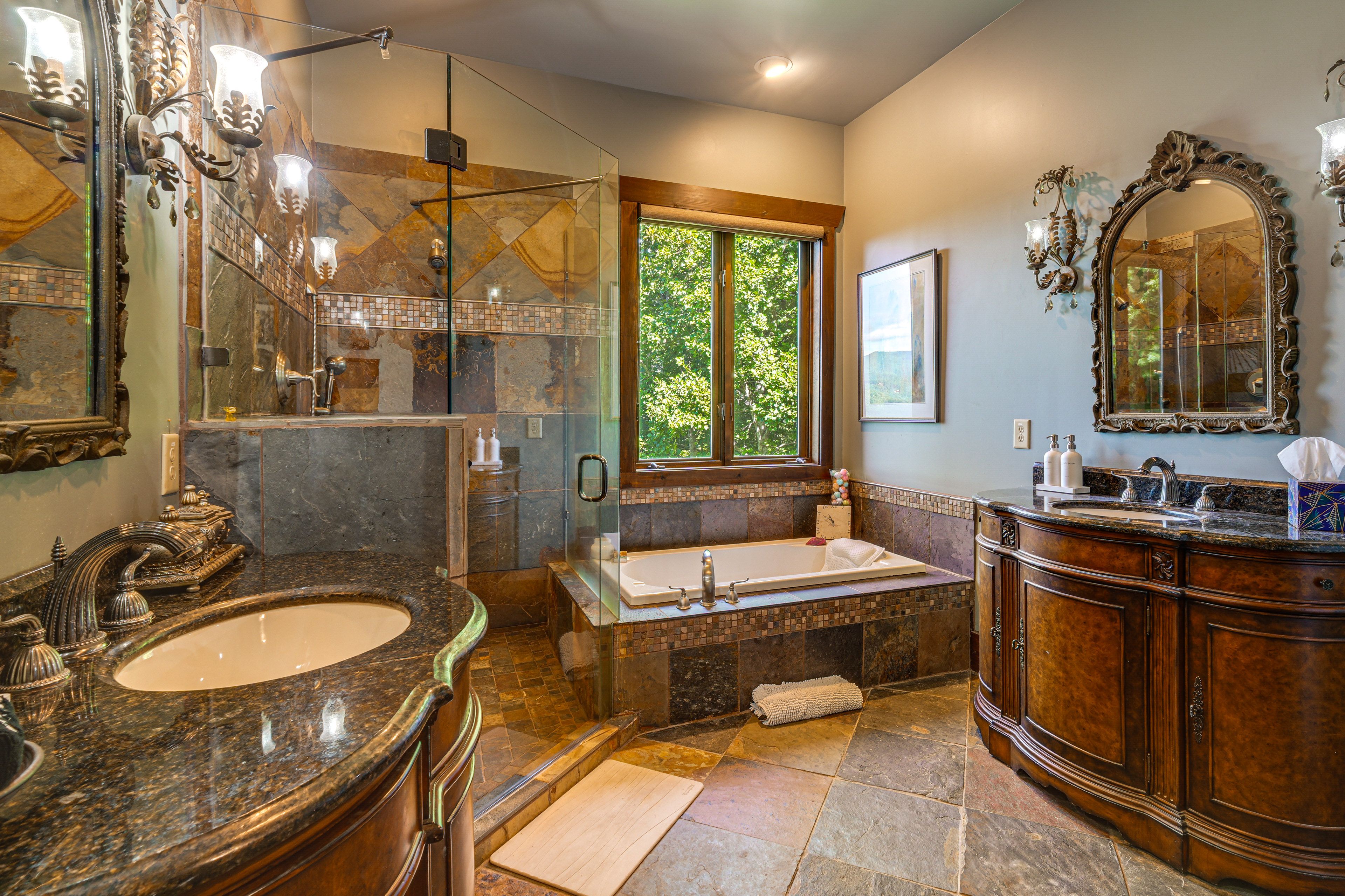 Full Bathroom | 1st Floor