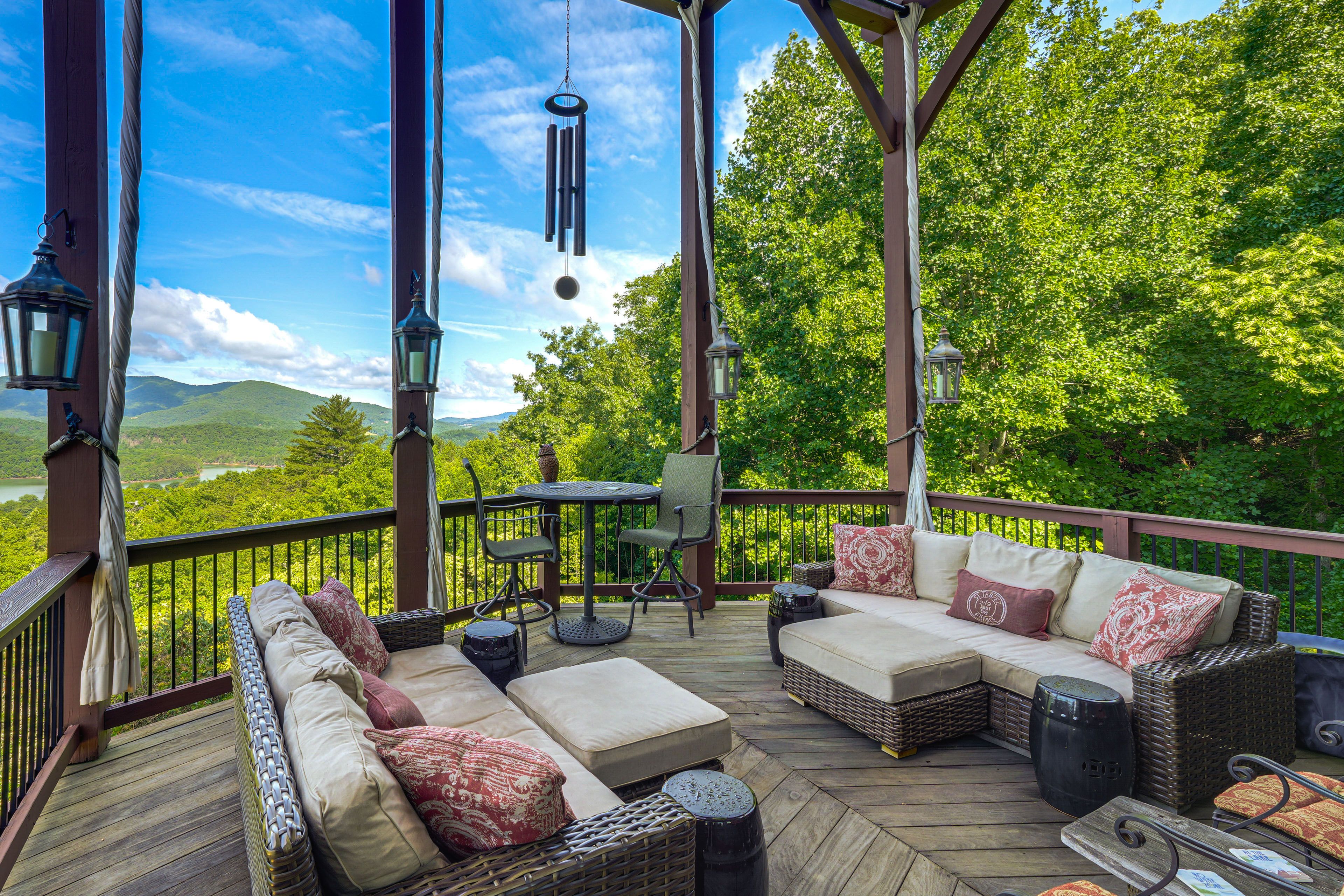 Lounge Deck w/ Views