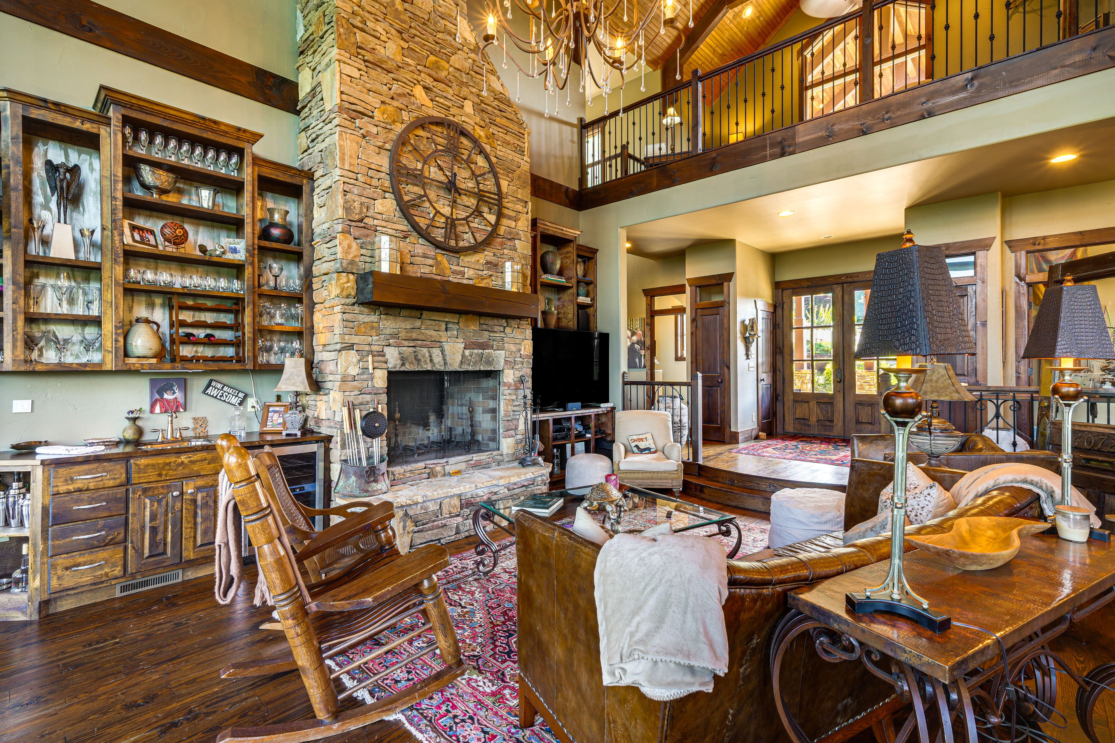 Living Room | Wet Bar | 1st Floor