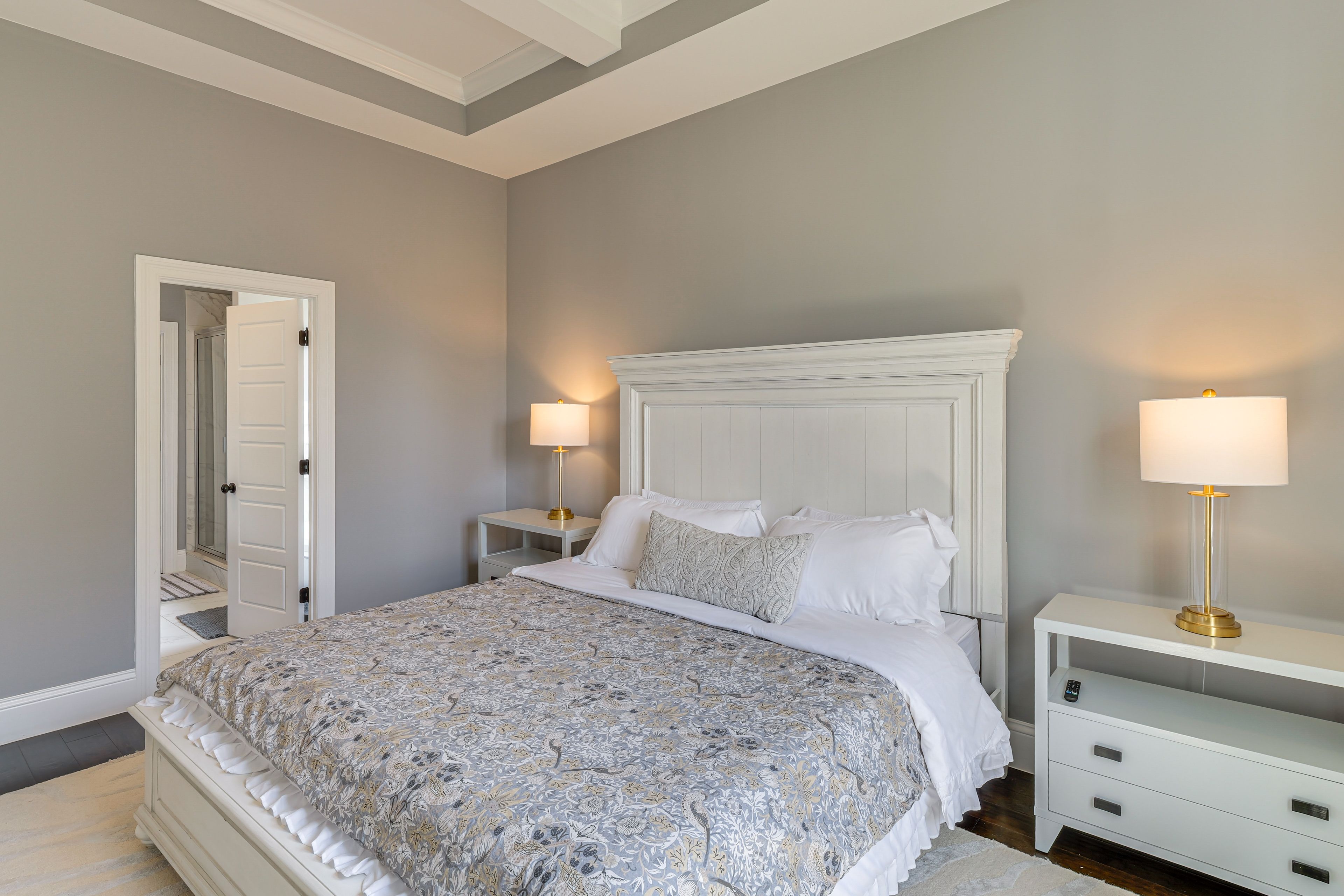 Bedroom 1 | King Bed | 1st Floor