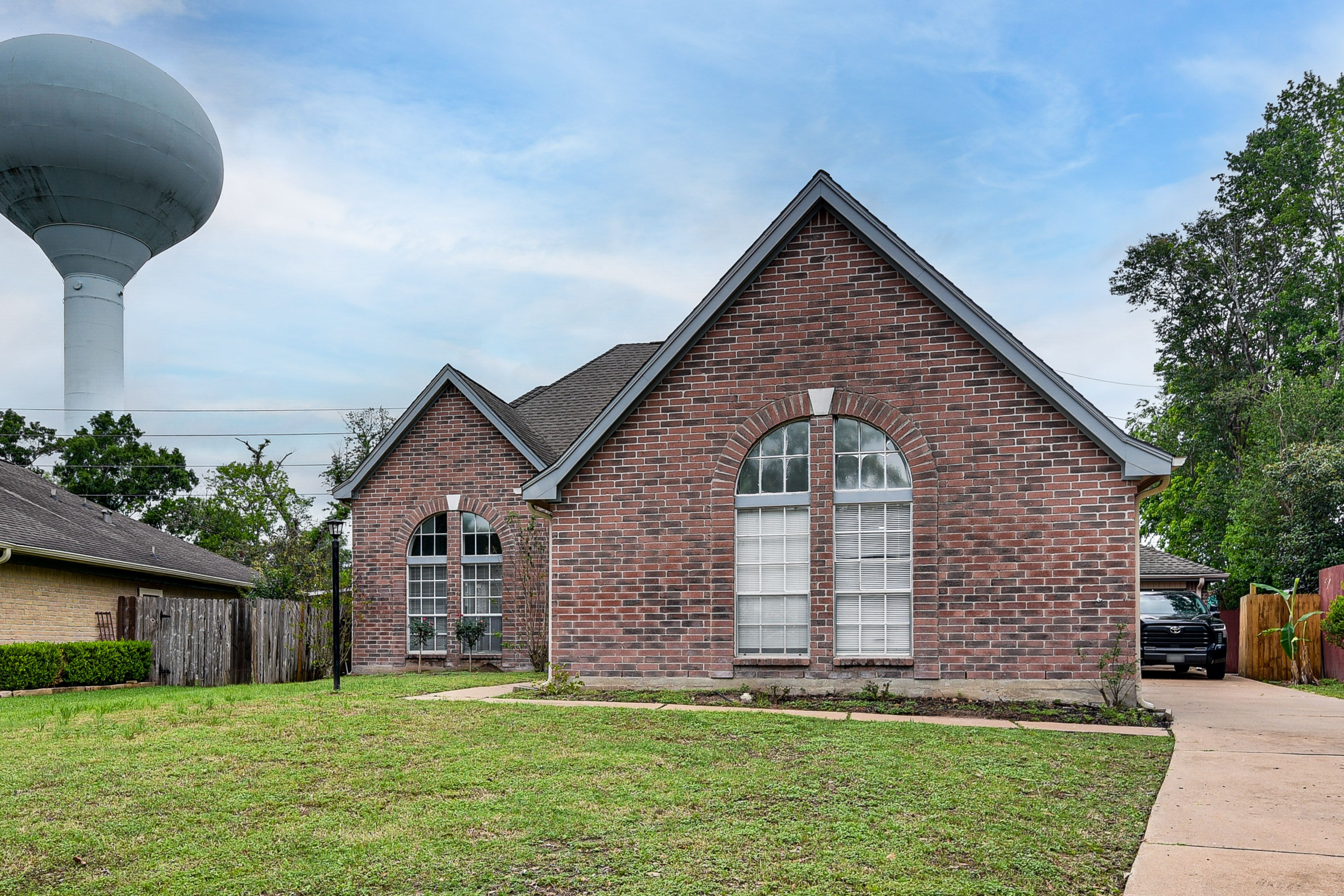 Shared Driveway | 1 Vehicle