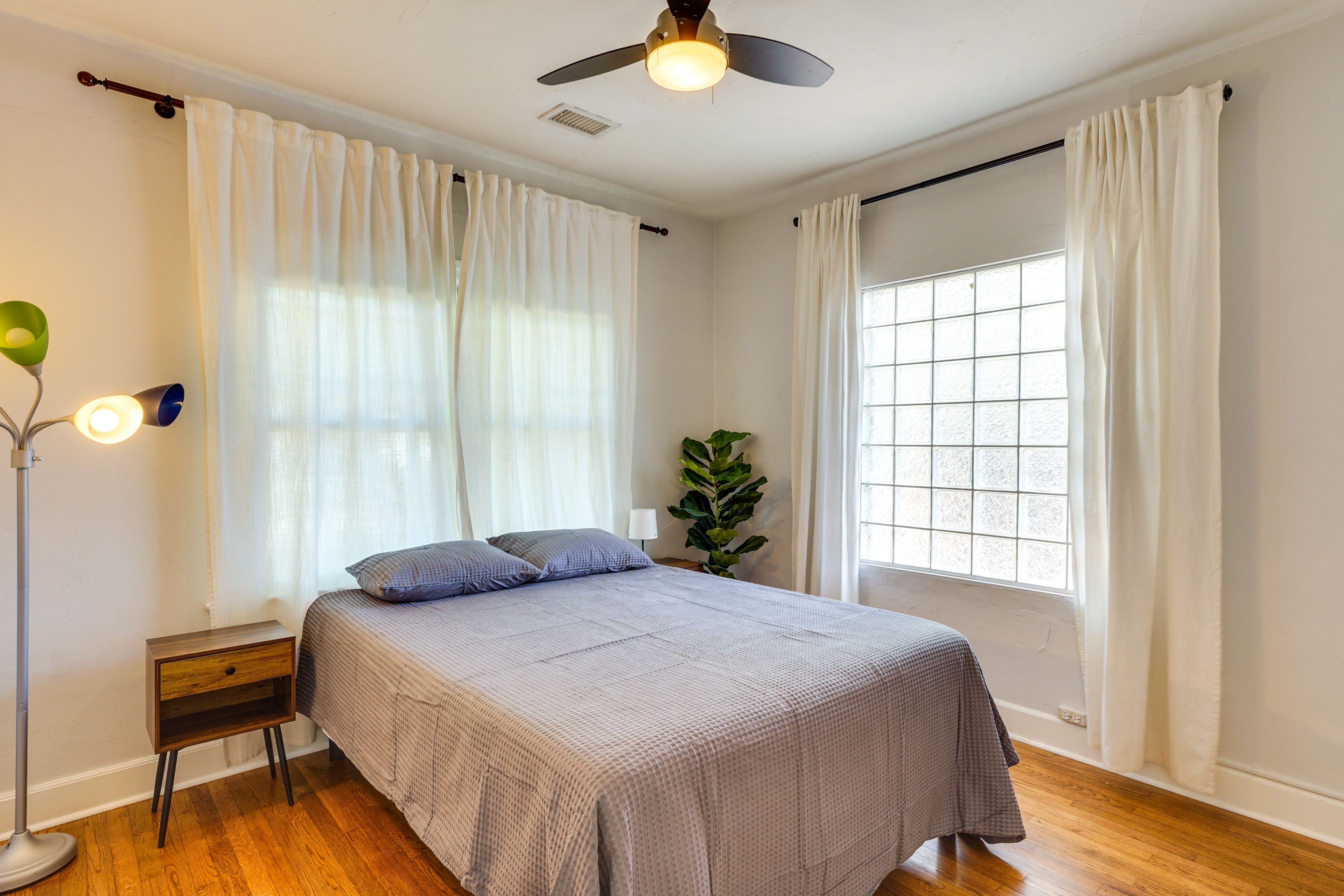 Bedroom 2 | Queen Bed
