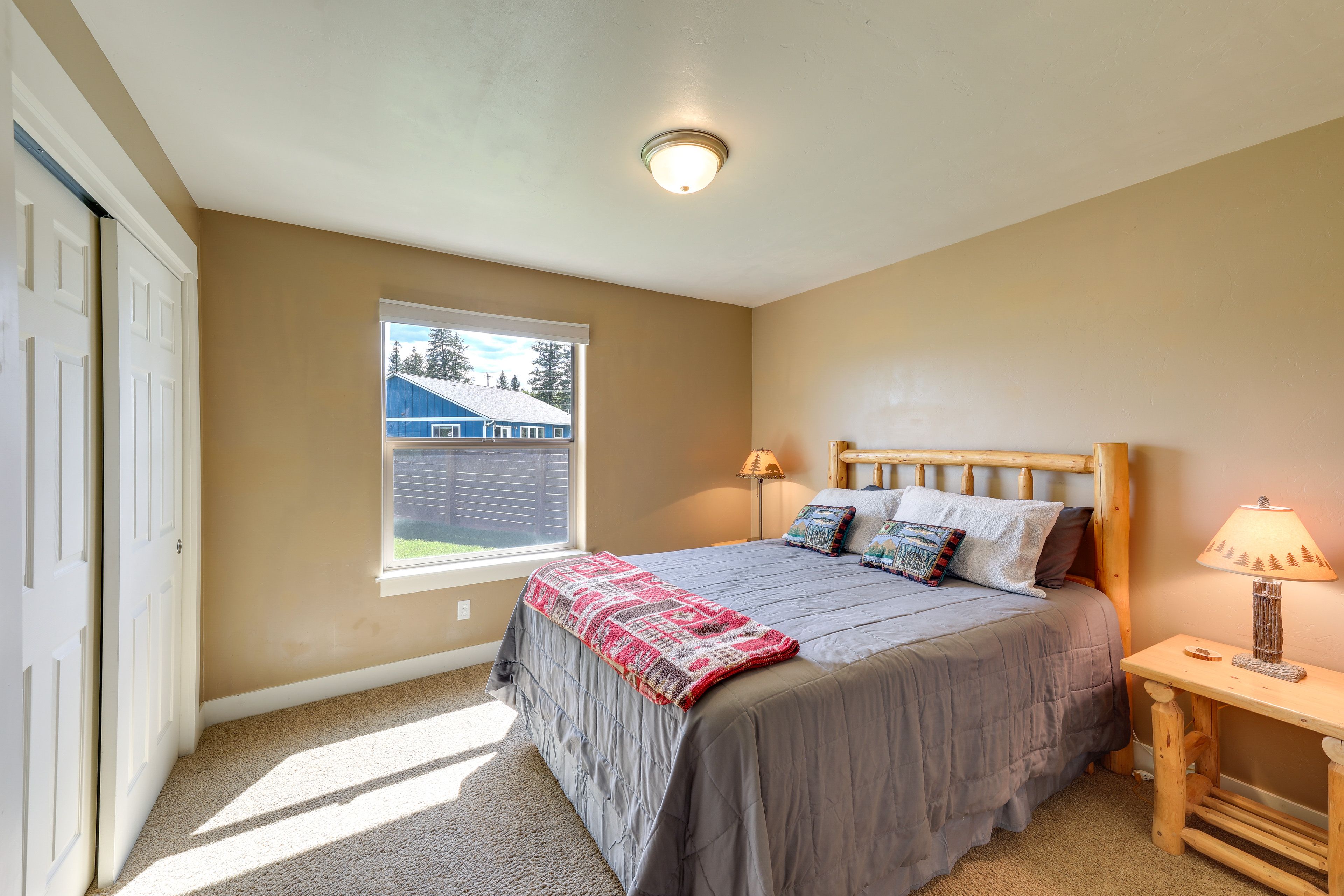 Bedroom 2 | Queen Bed