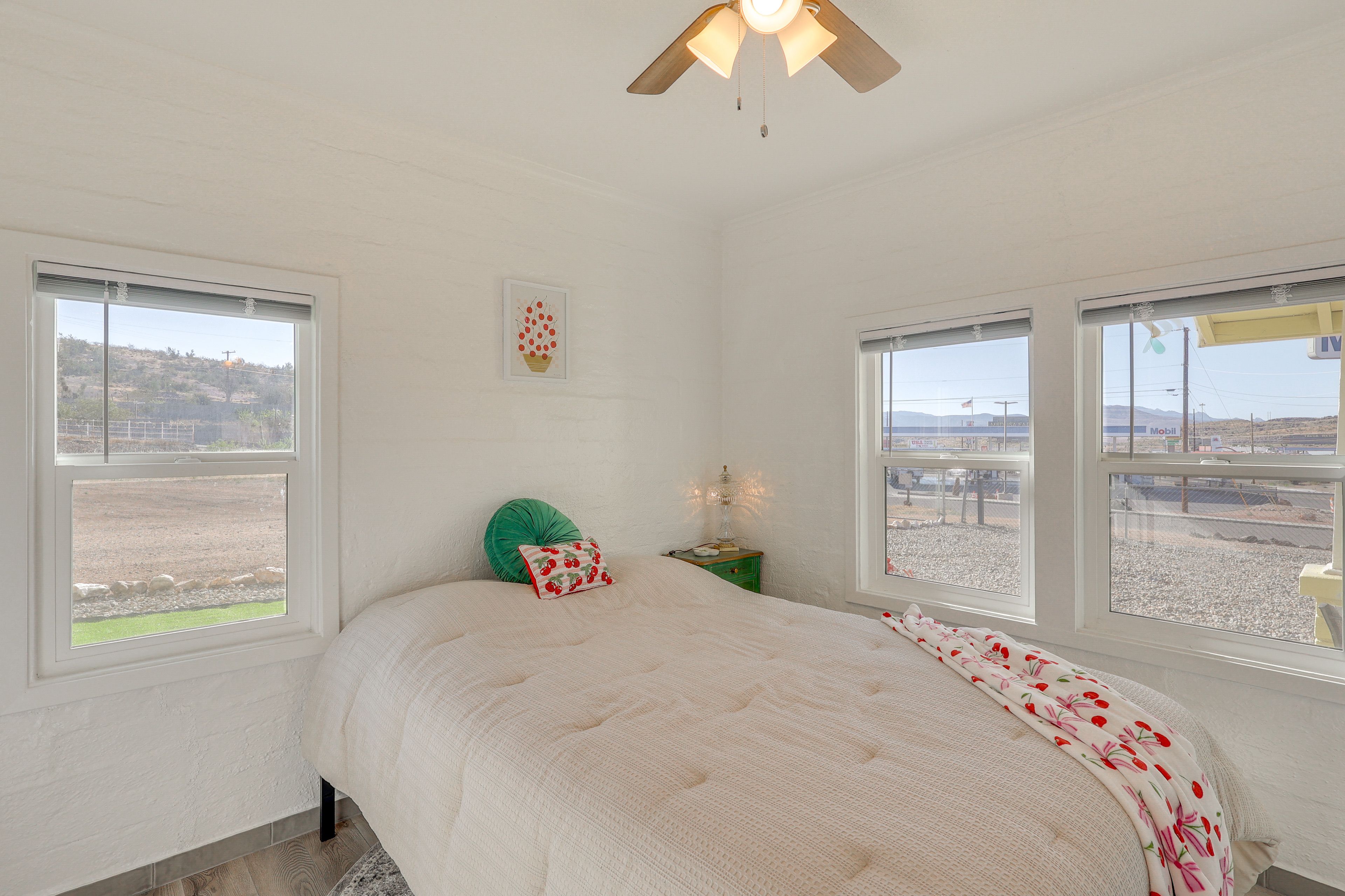 Bedroom 2 | Queen Bed