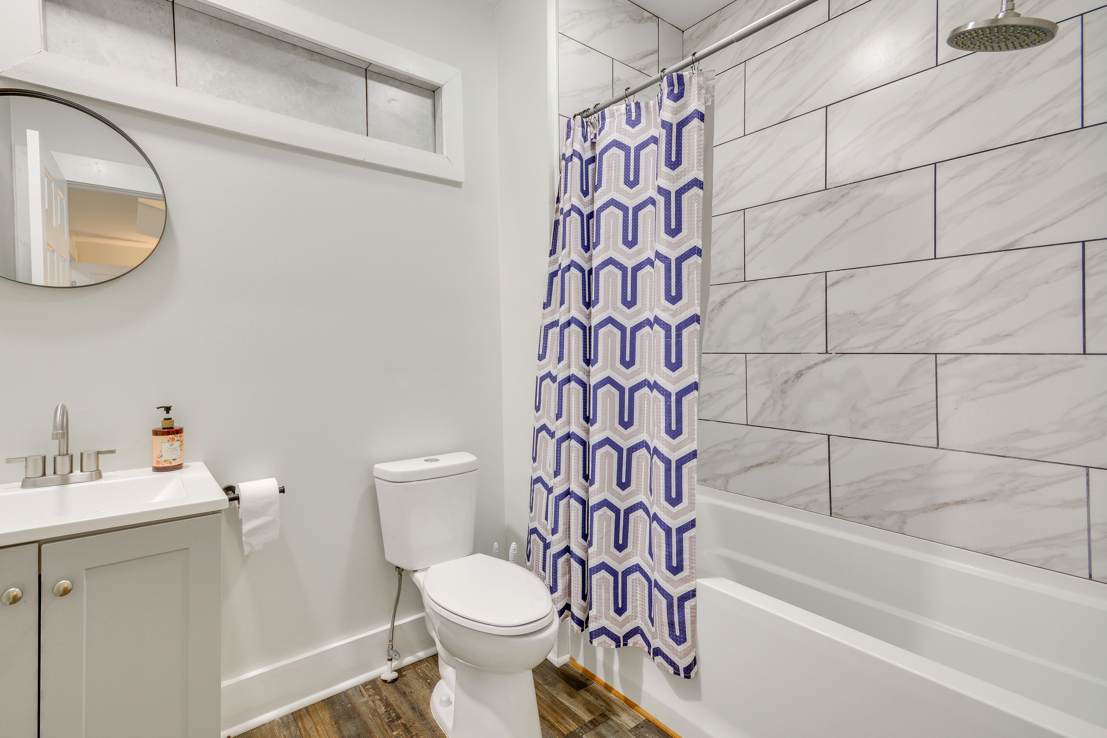 Full Bathroom | 2nd Floor