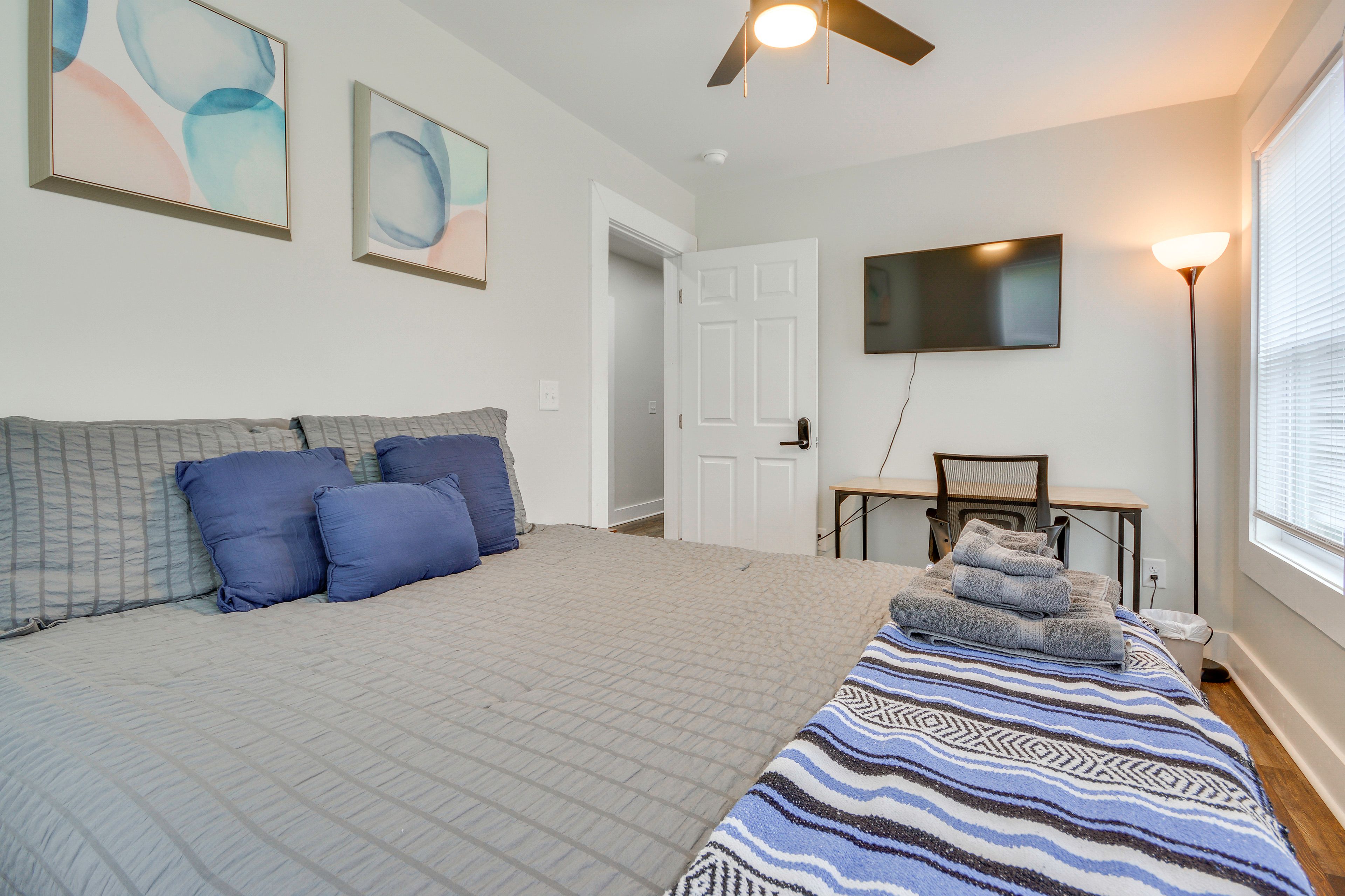 Bedroom 2 | 1st Floor | Queen Bed