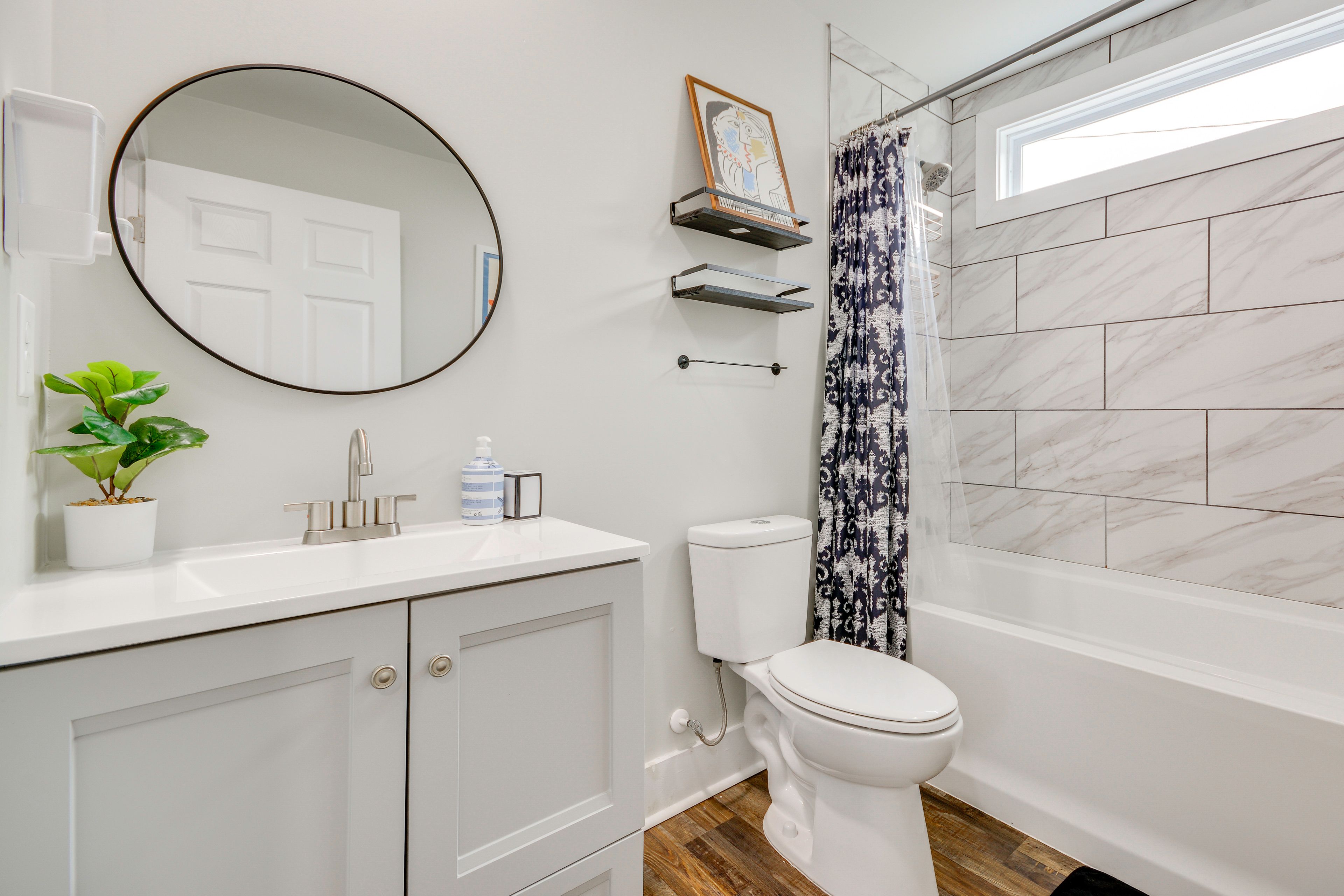 Full Bathroom | 1st Floor