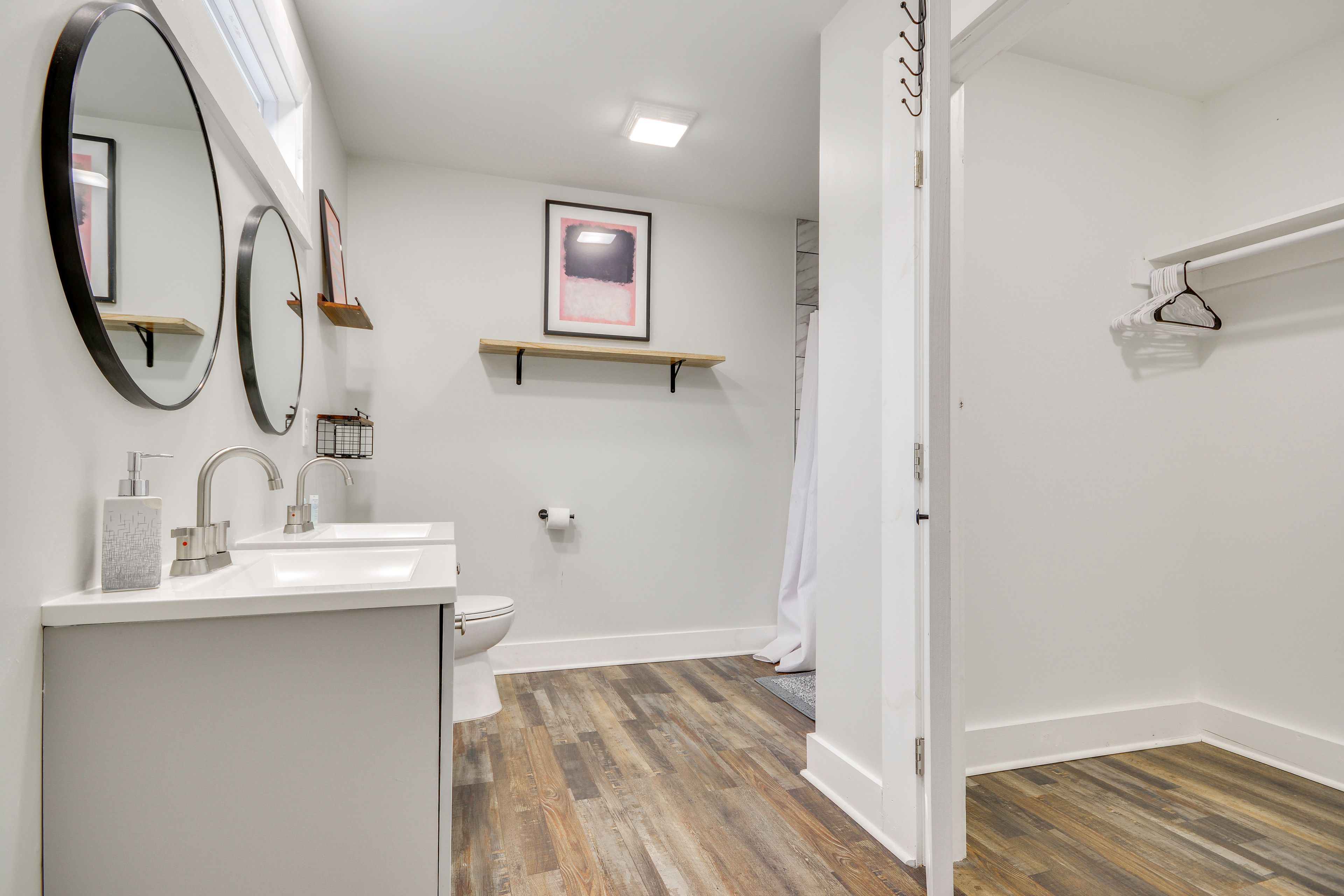 Full Bathroom | 2nd Floor