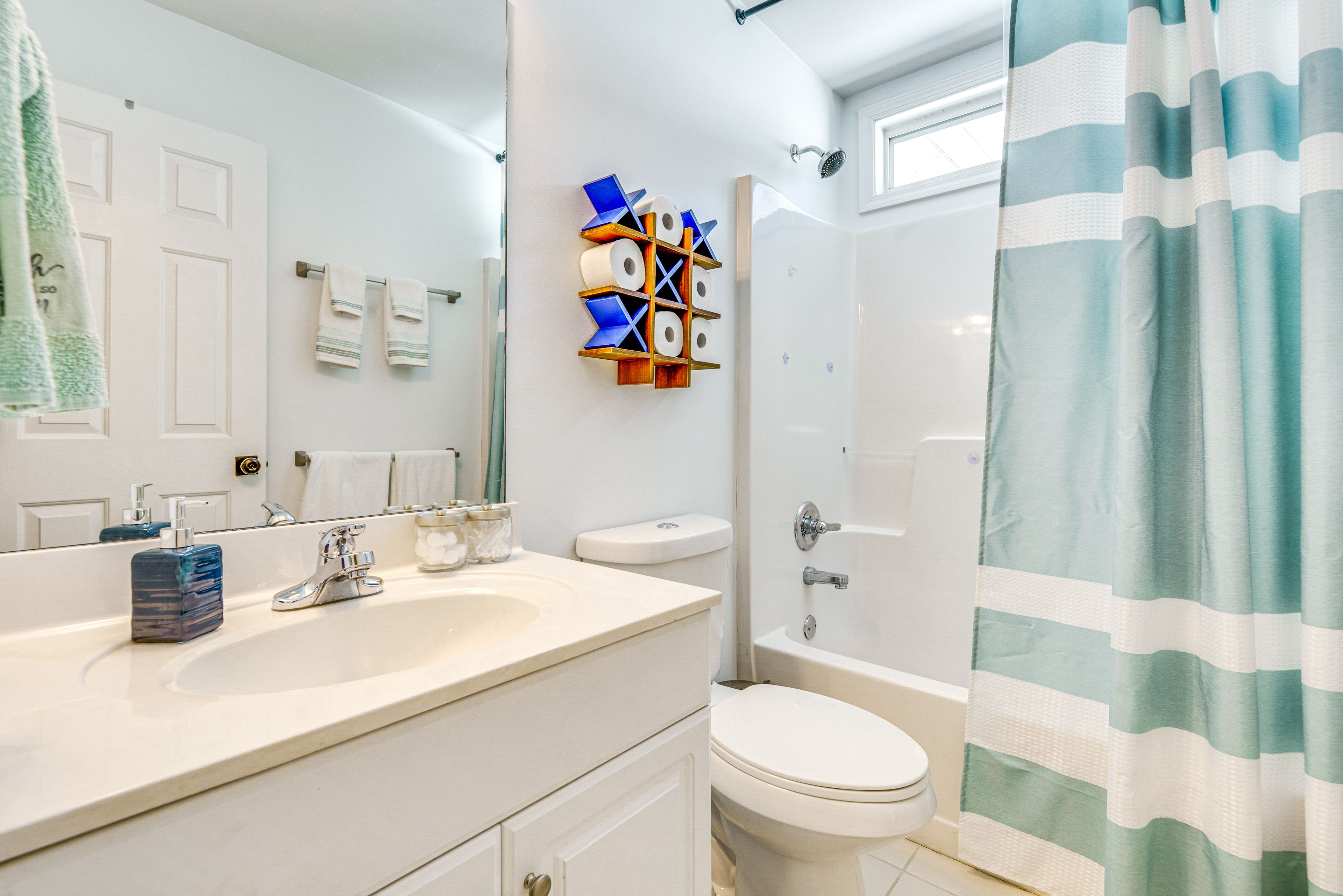 Full Bathroom | 2nd Floor