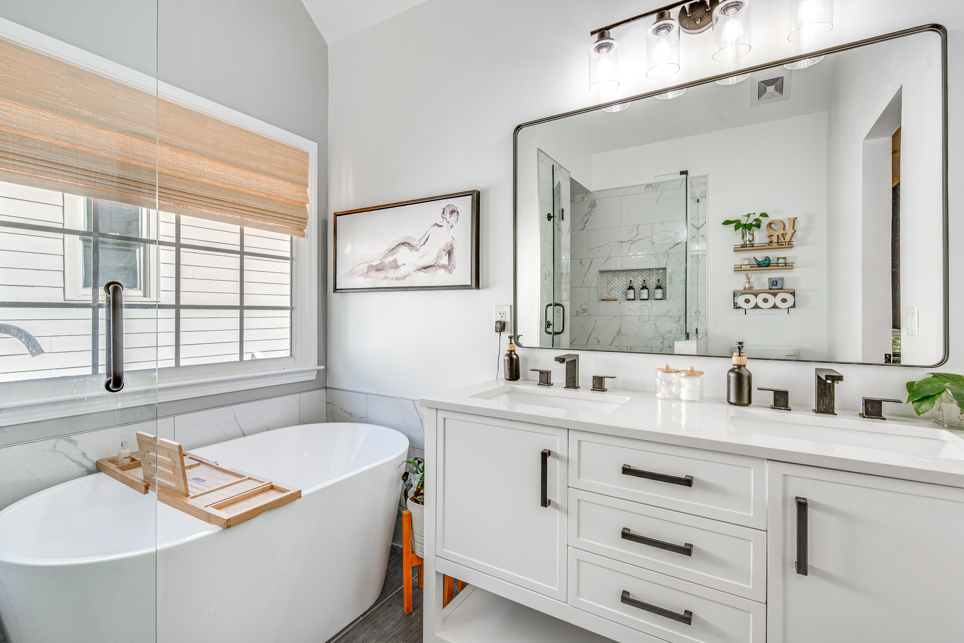 Full Bathroom | 2nd Floor