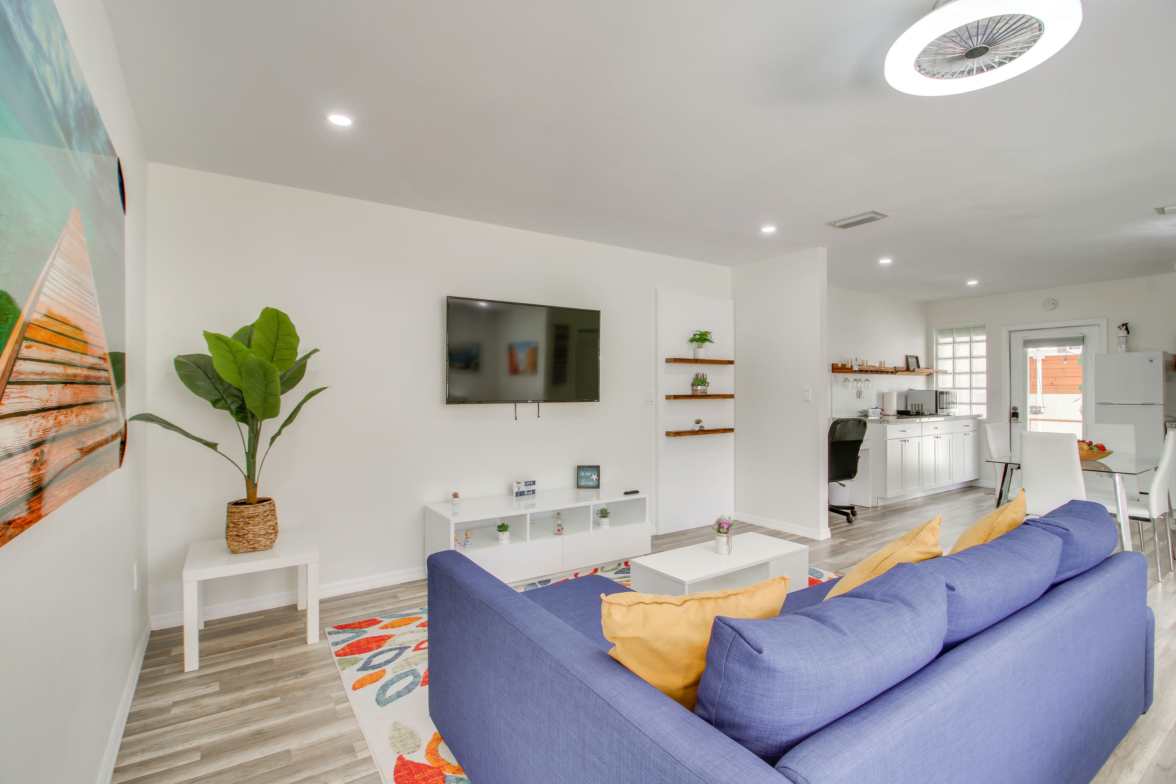Studio | King Bed | Queen Sleeper Sofa