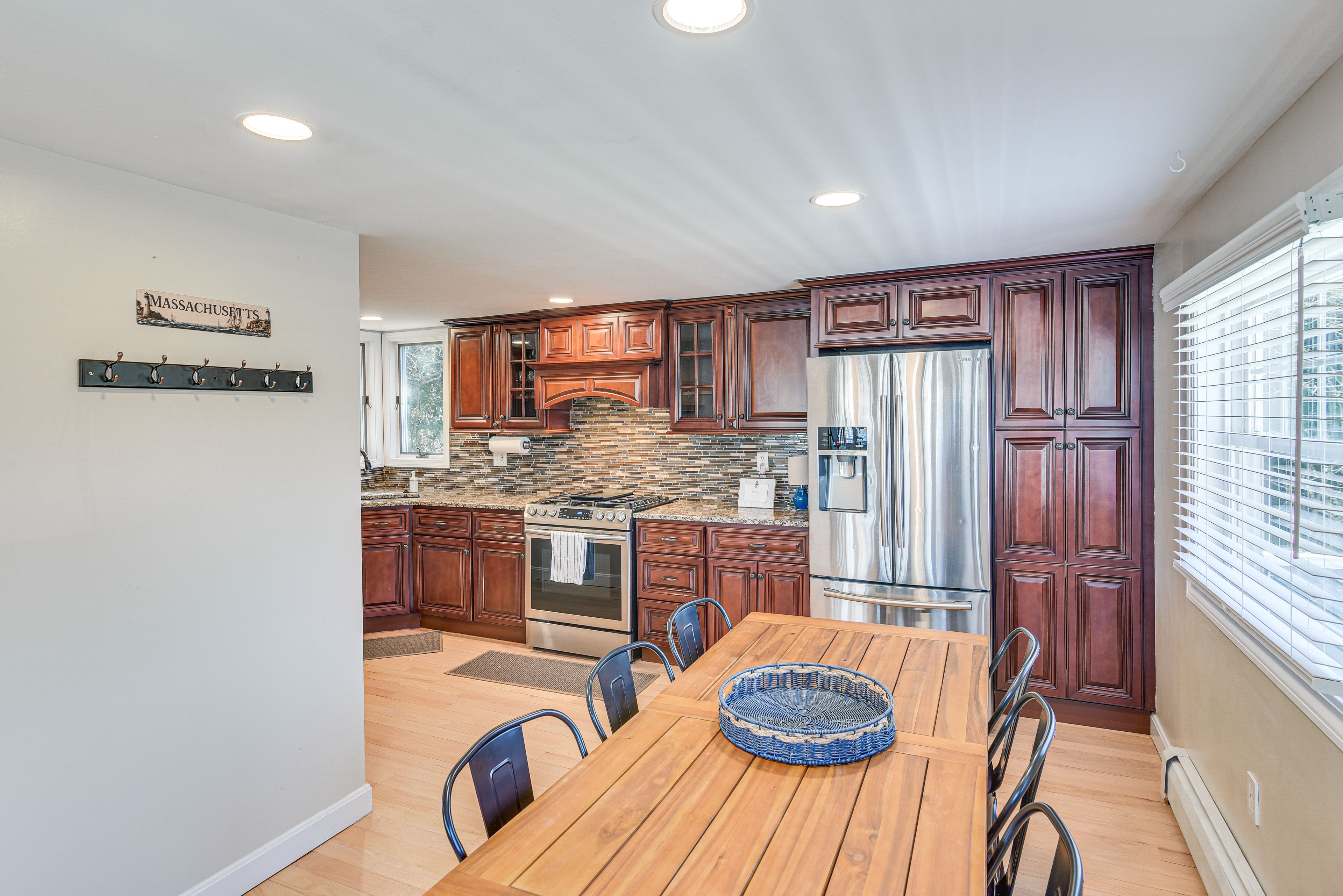 Kitchen | Dining Area