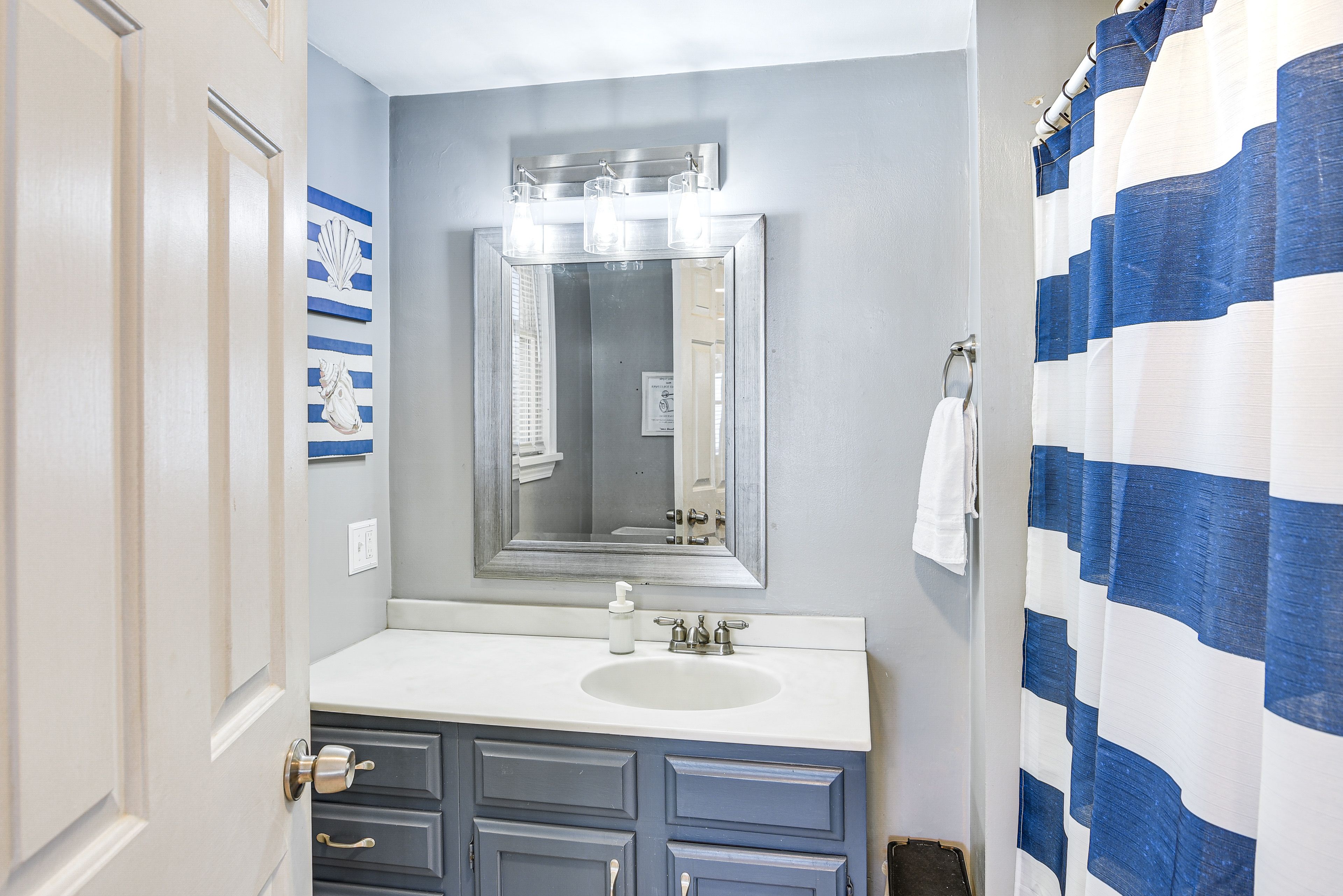 Full Bath | Main Level