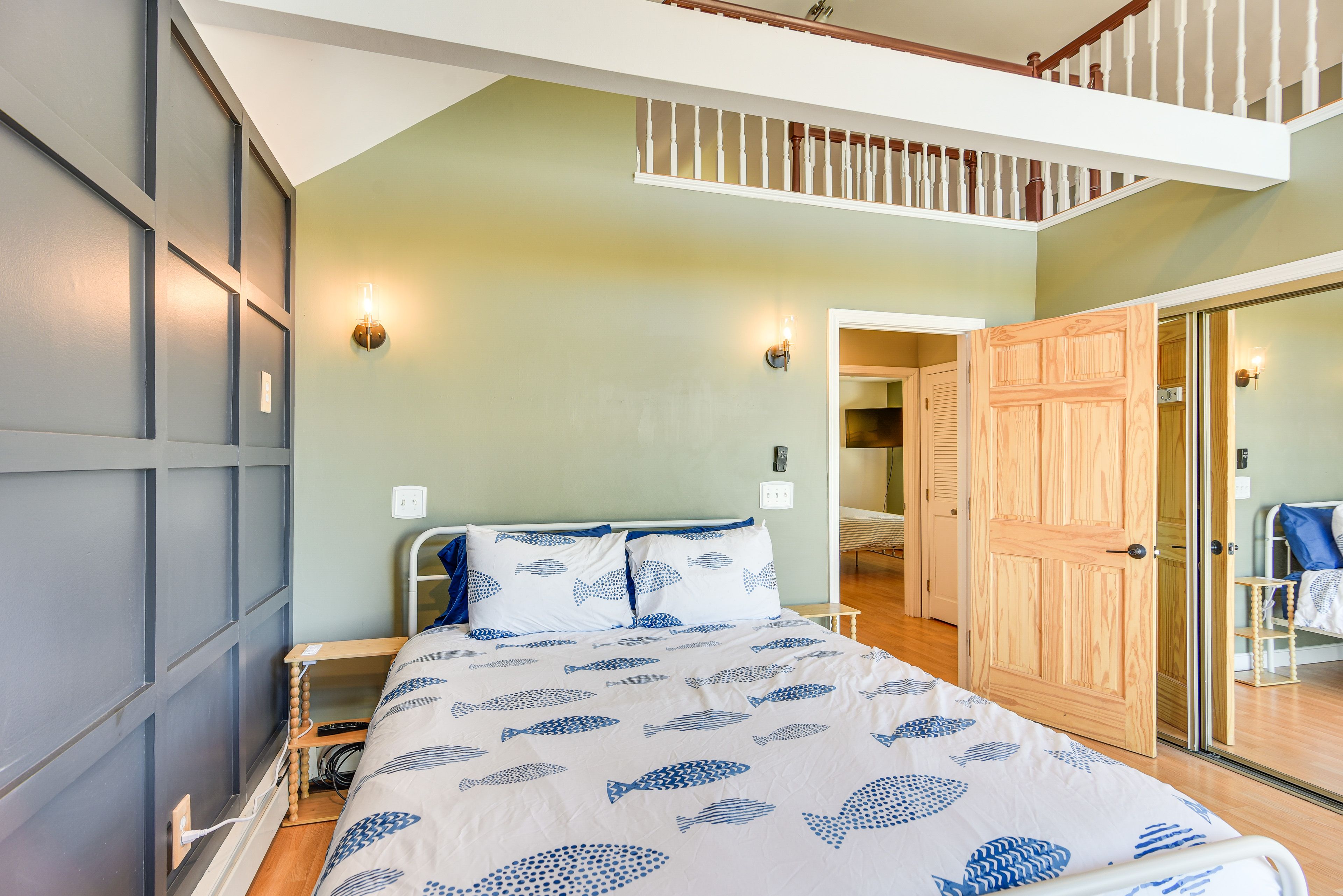 Bedroom 1 | Queen Bed | Upper Level