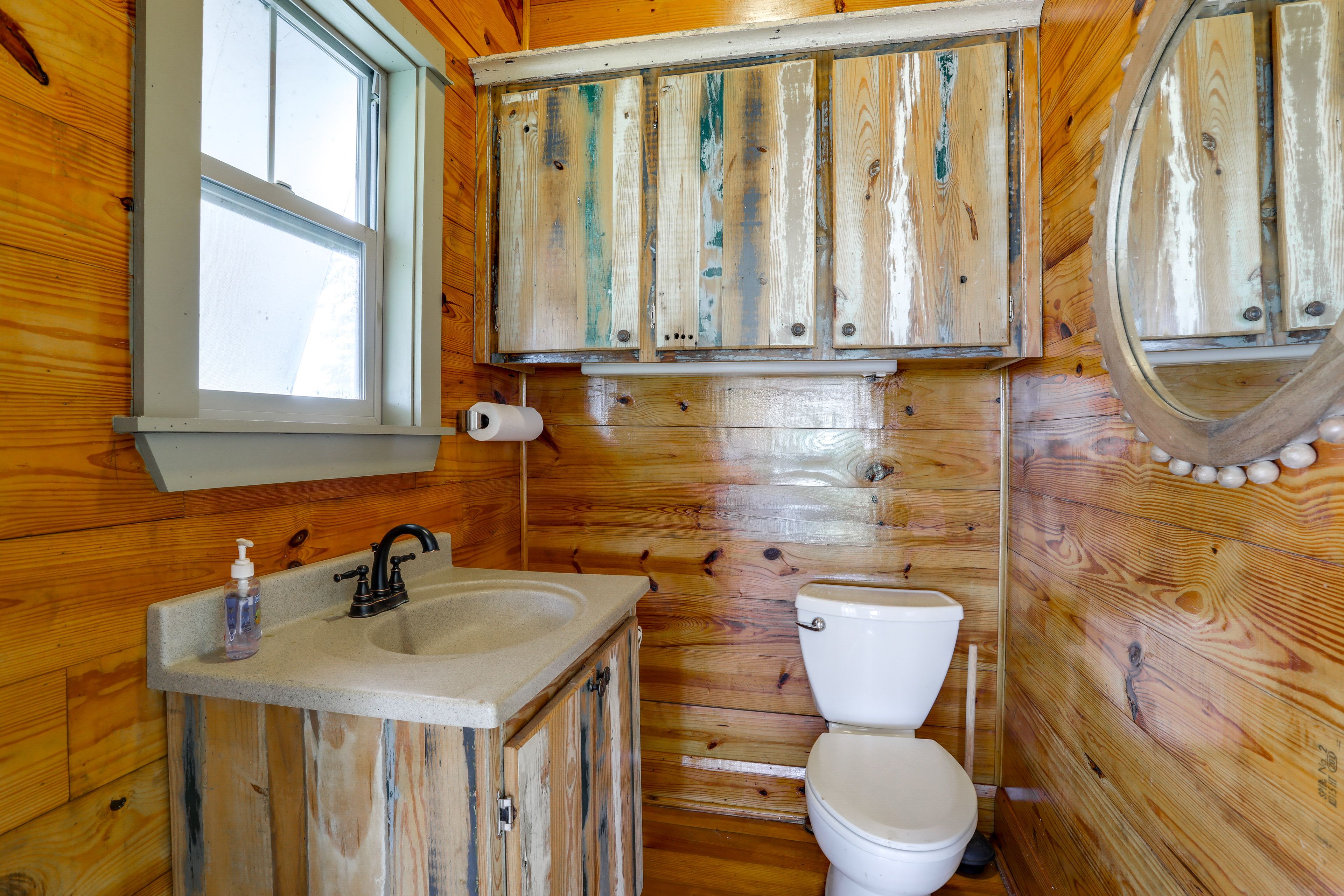 Half Bathroom | 1st Floor