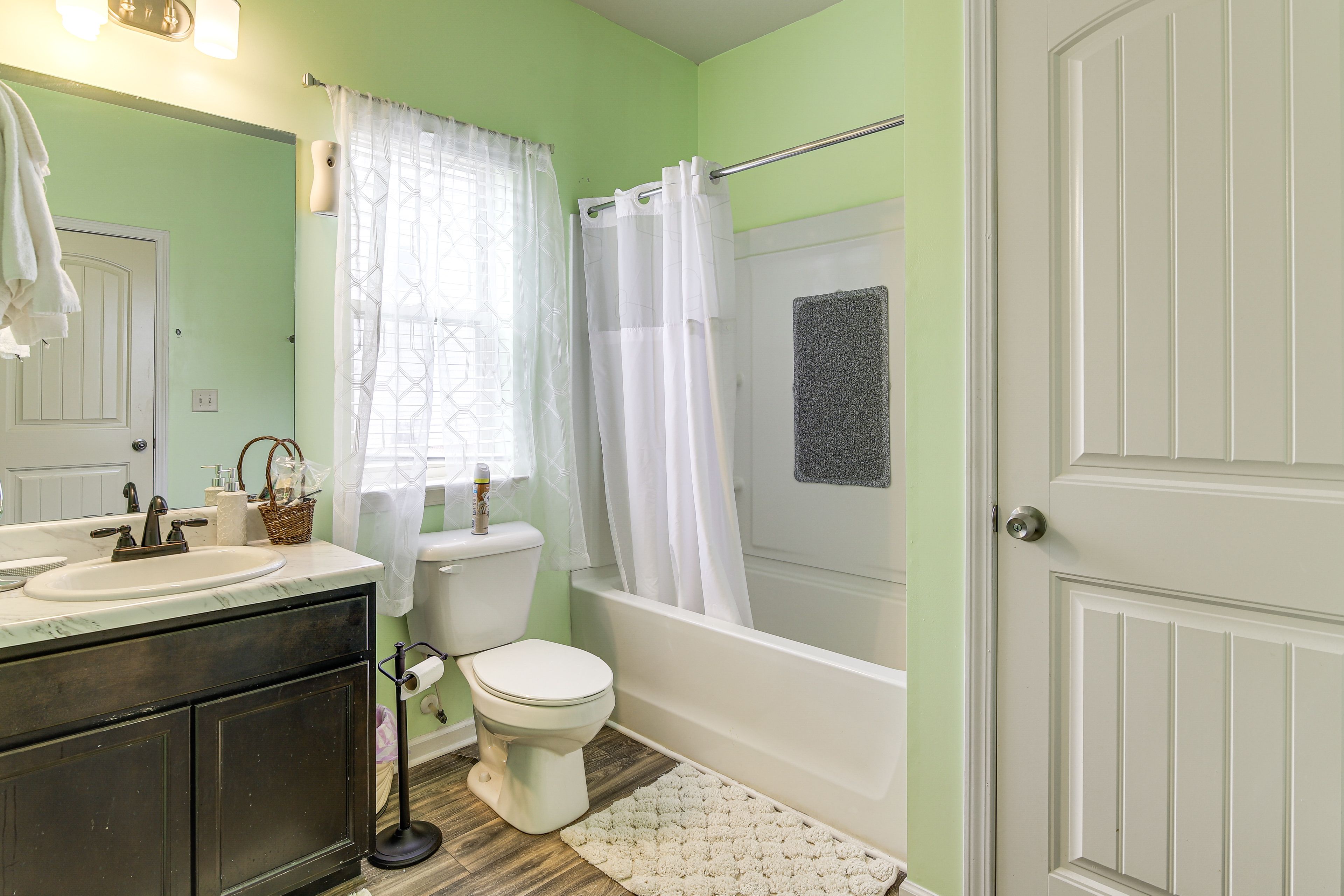 Full Bathroom | 1st Floor