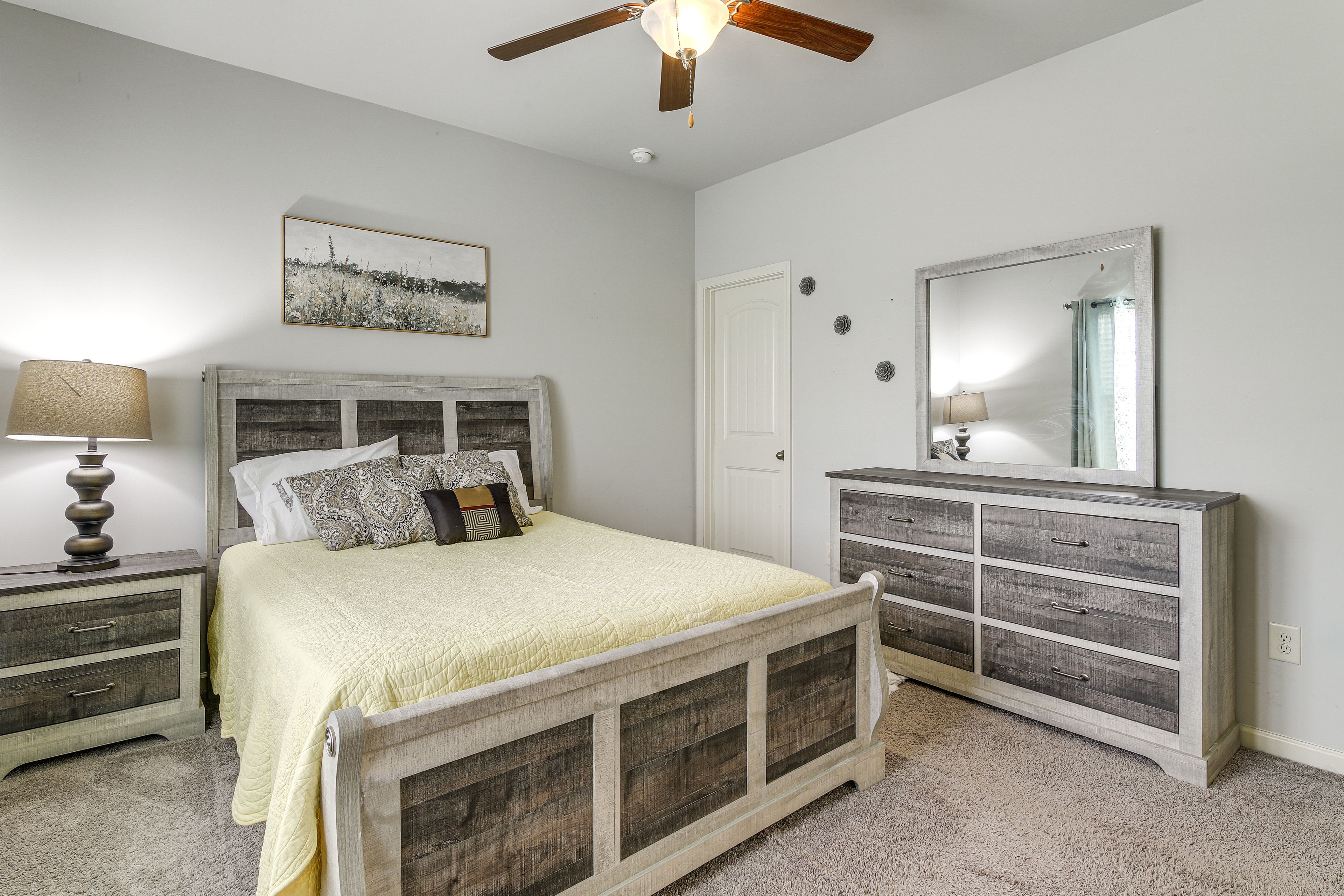 Bedroom 2 | Queen Bed | Smart TV | 2nd Floor