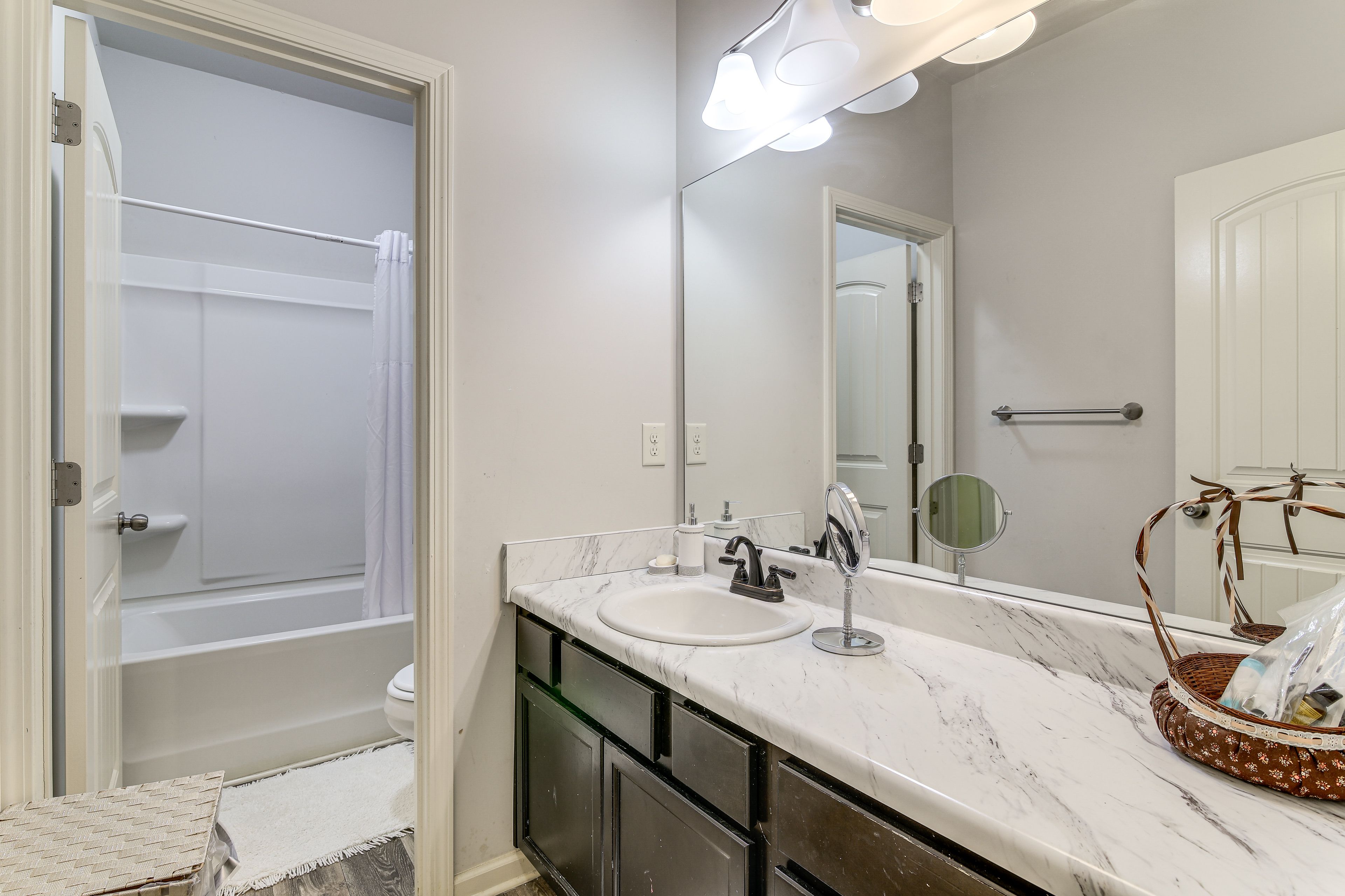 Full Bathroom | 2nd Floor