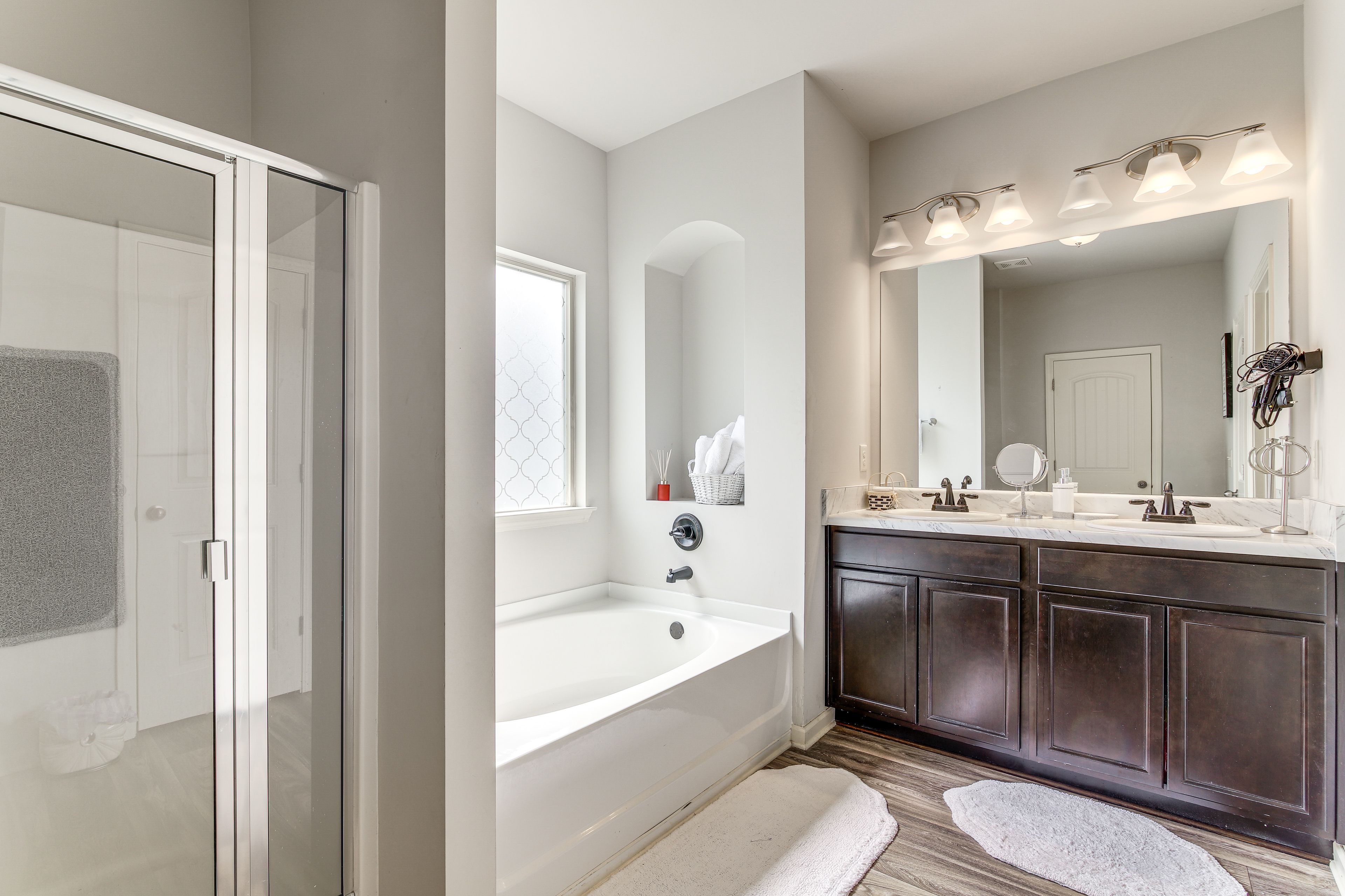 Full Bathroom | 2nd Floor