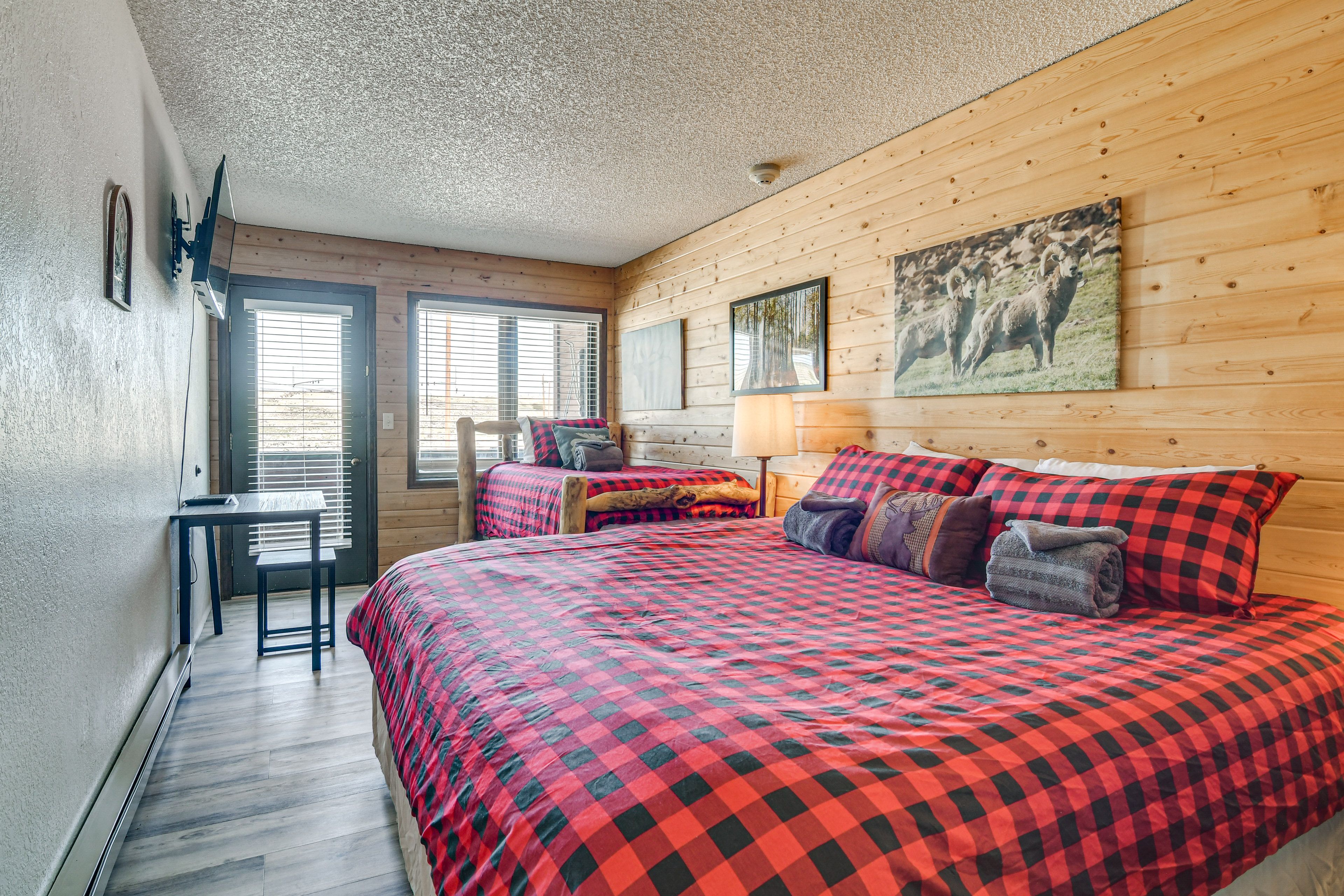 Bedroom | King Bed | Twin Bed