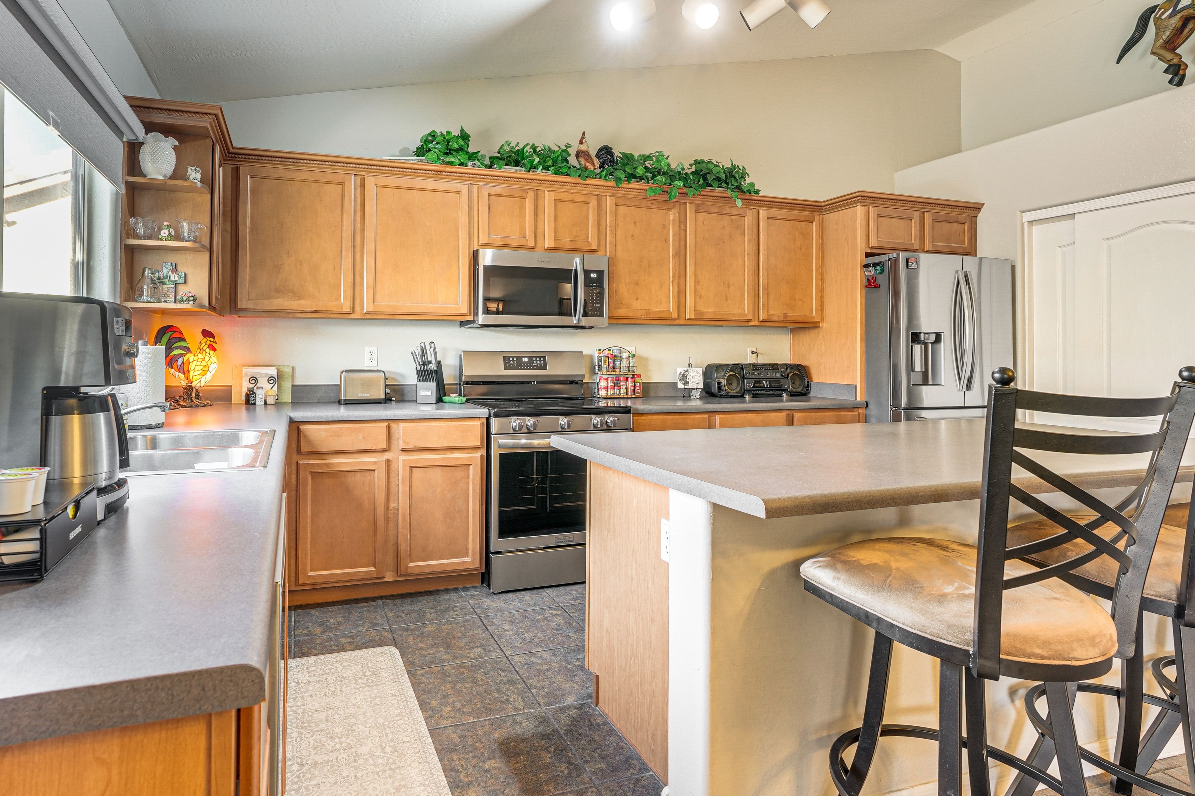 Kitchen & Breakfast Bar