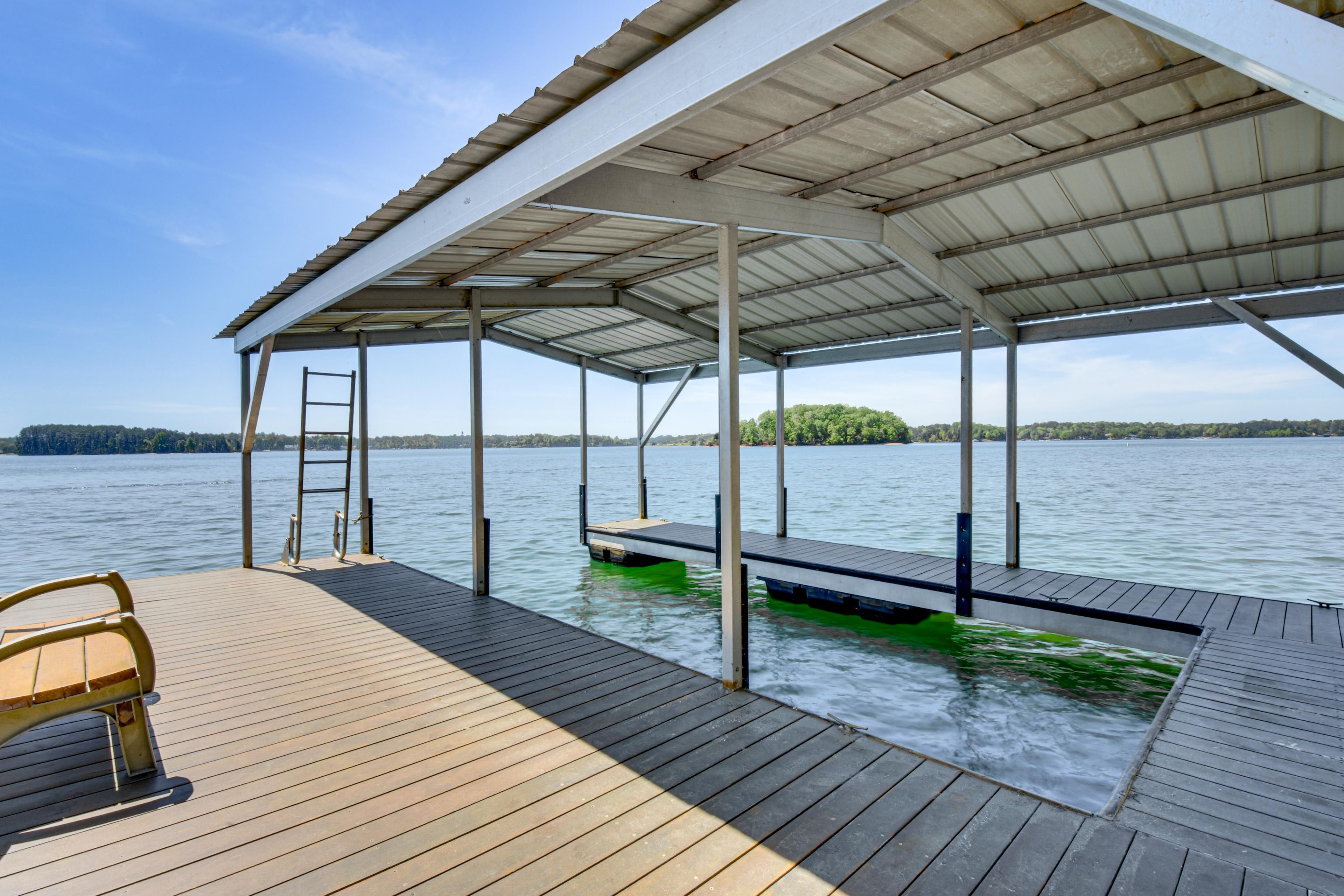 Seneca Vacation Rental | 2BR | 1BA | 1,000 Sq Ft | Stairs Required