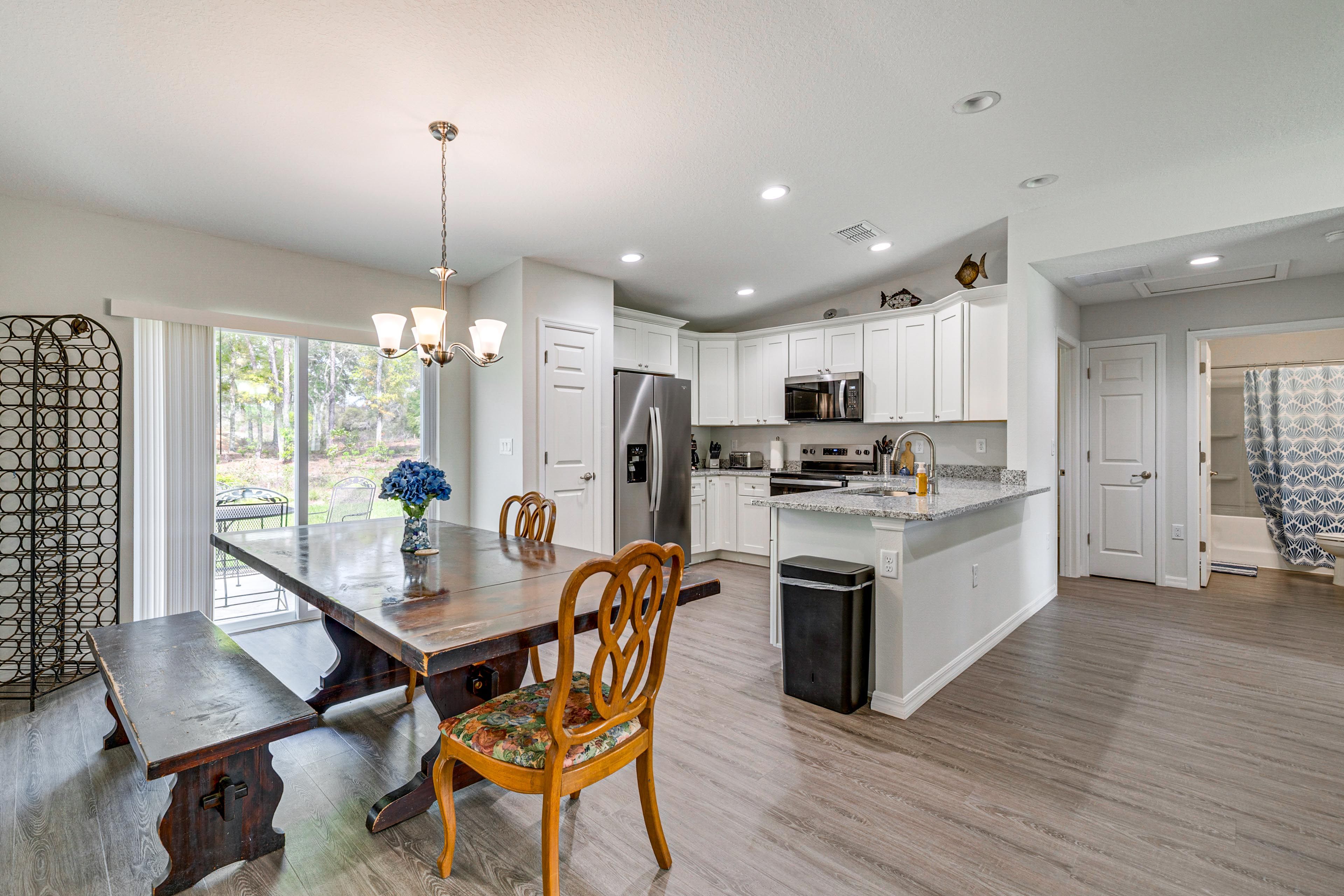 Dining Area | Dishes & Flatware Provided