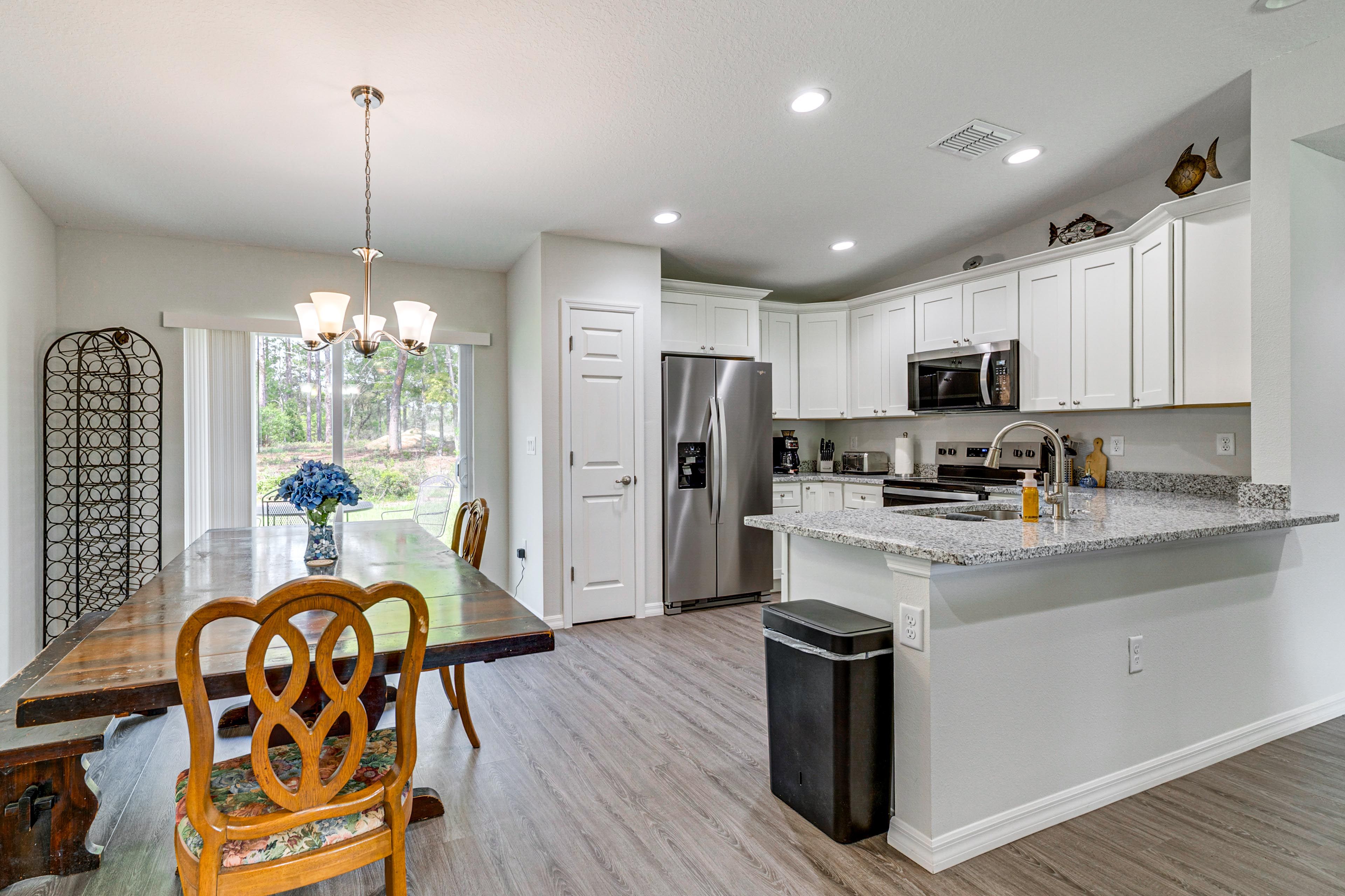 Kitchen & Dining Area | Open Interior