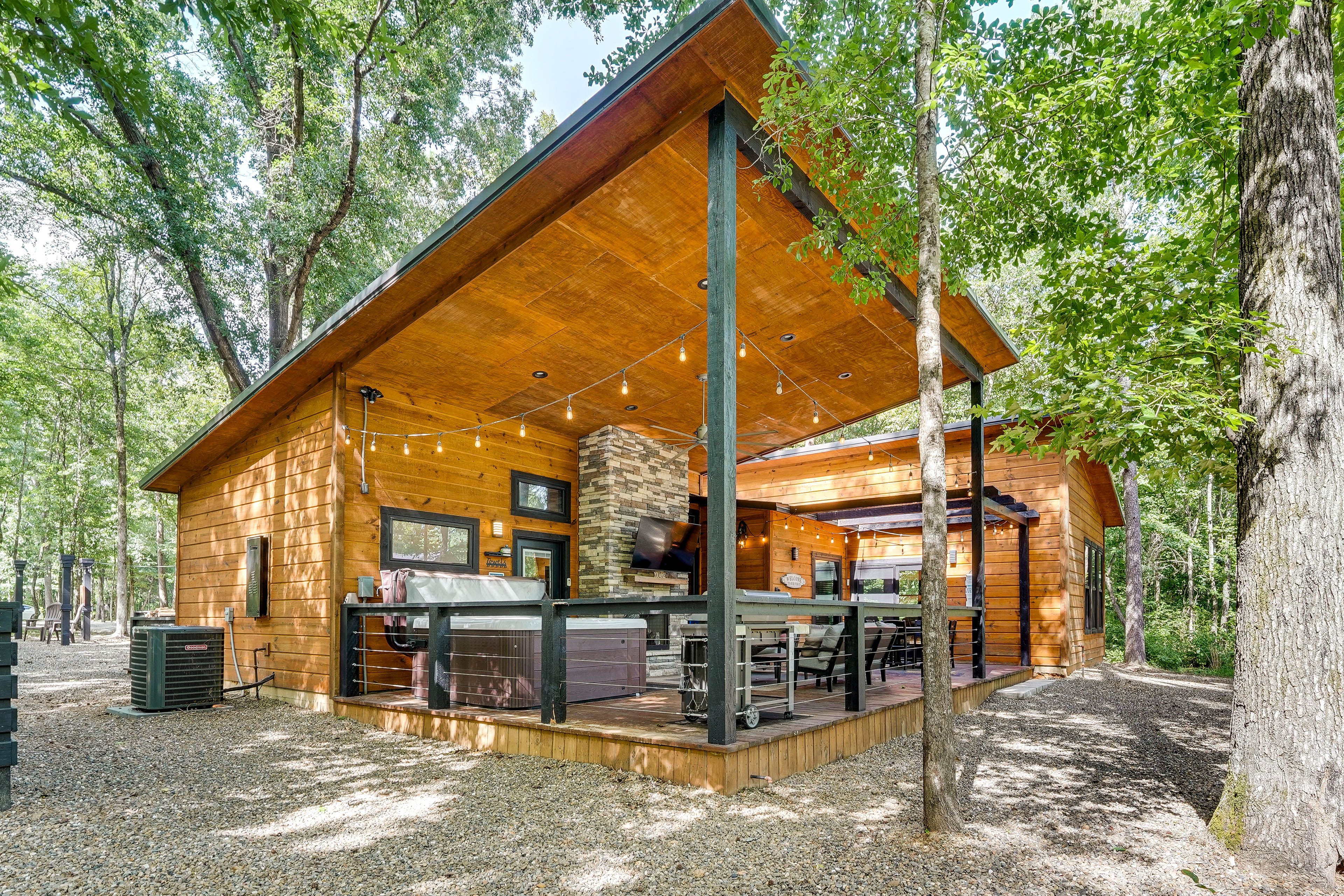 Exterior | Private Yard | Fire Pit | Outdoor Games