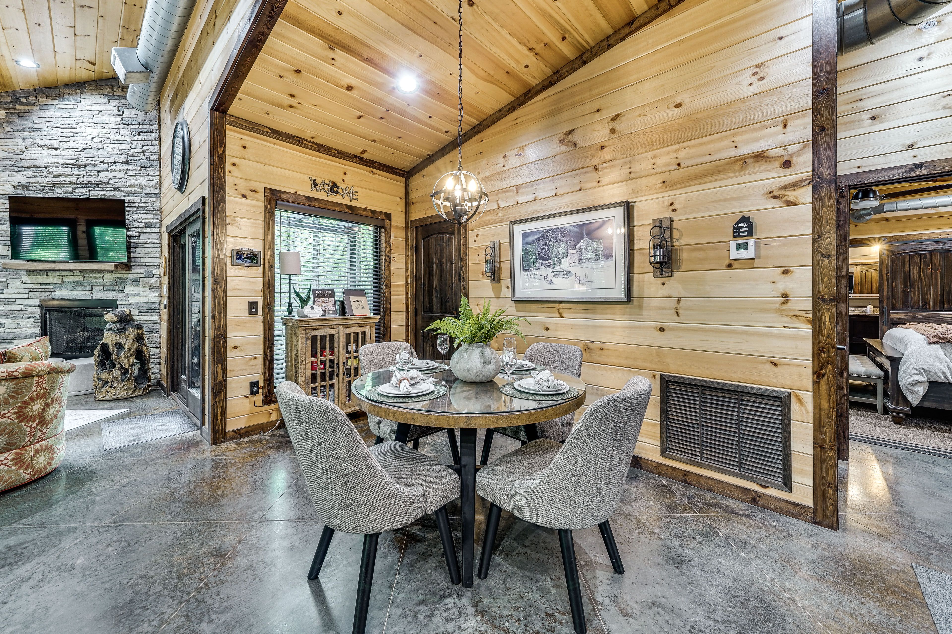 Dining Area | Dishes & Flatware Provided