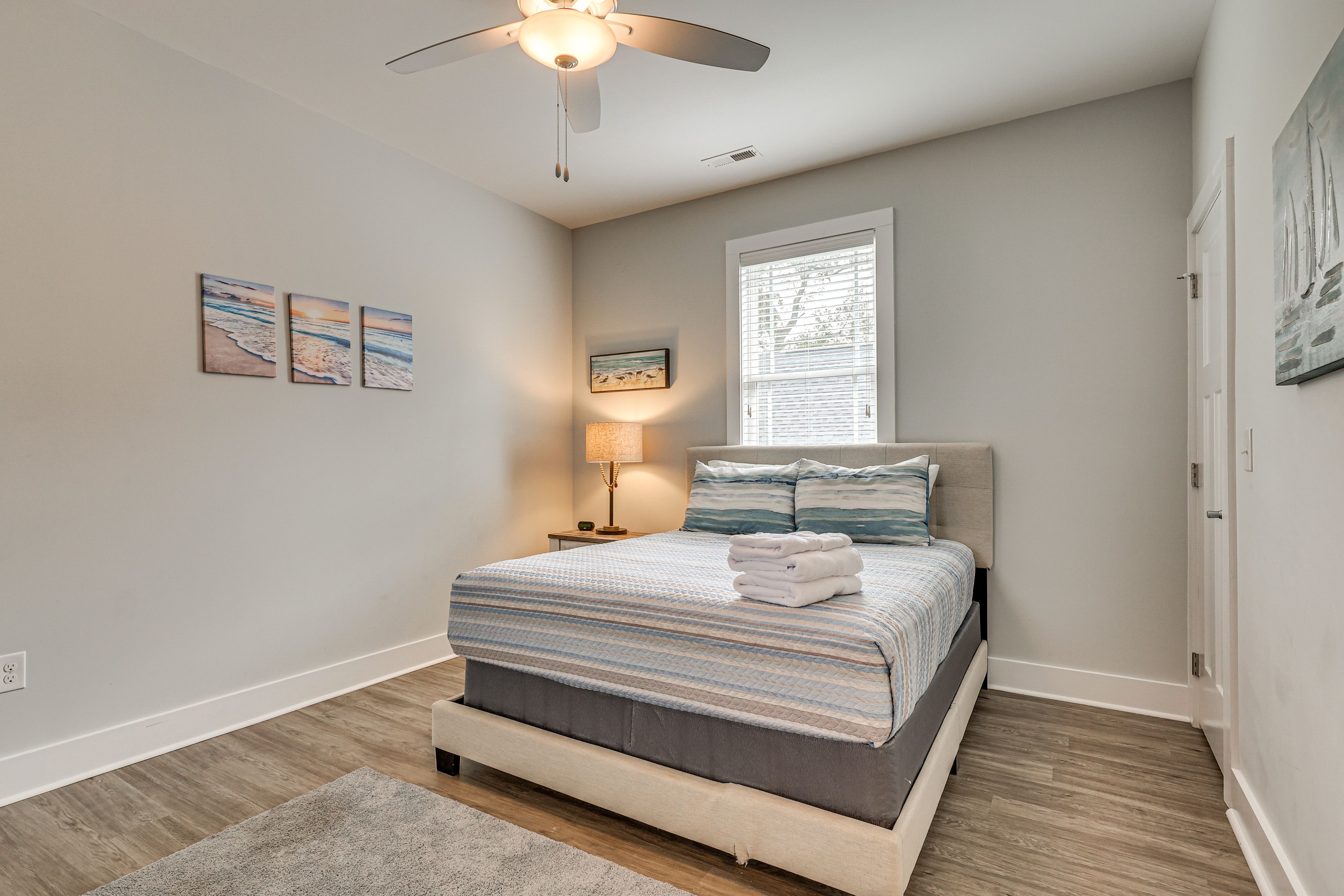 Bedroom 1 | Queen Bed