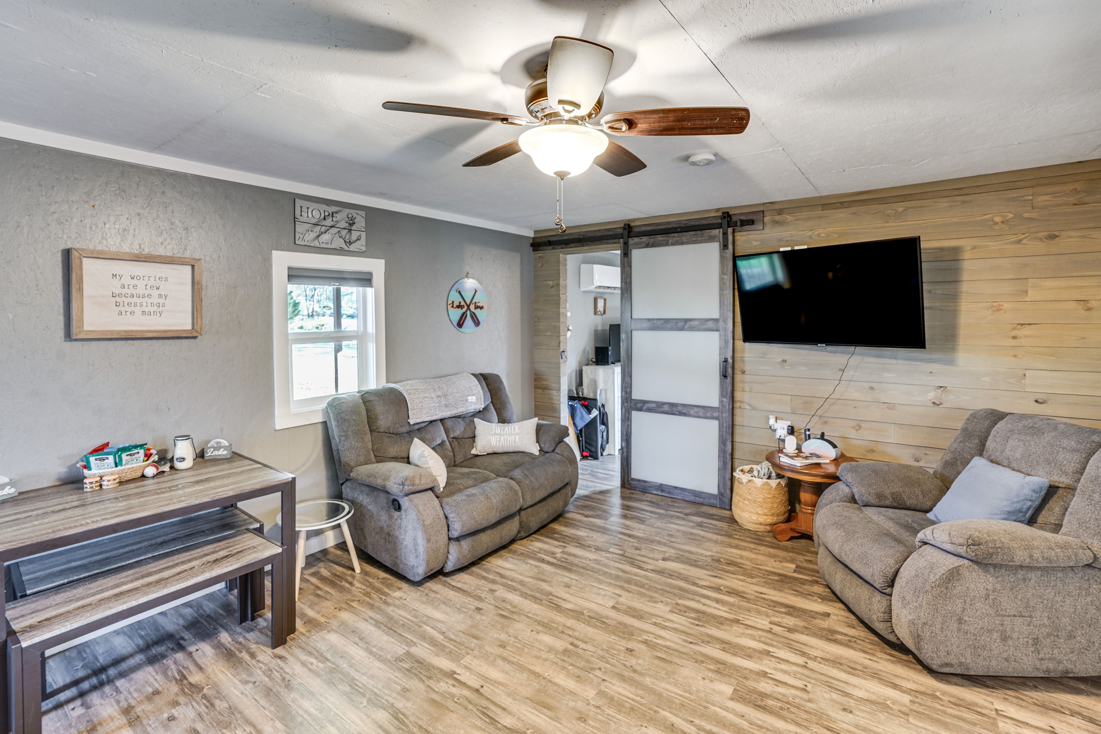 Living Room | Flat-Screen TV