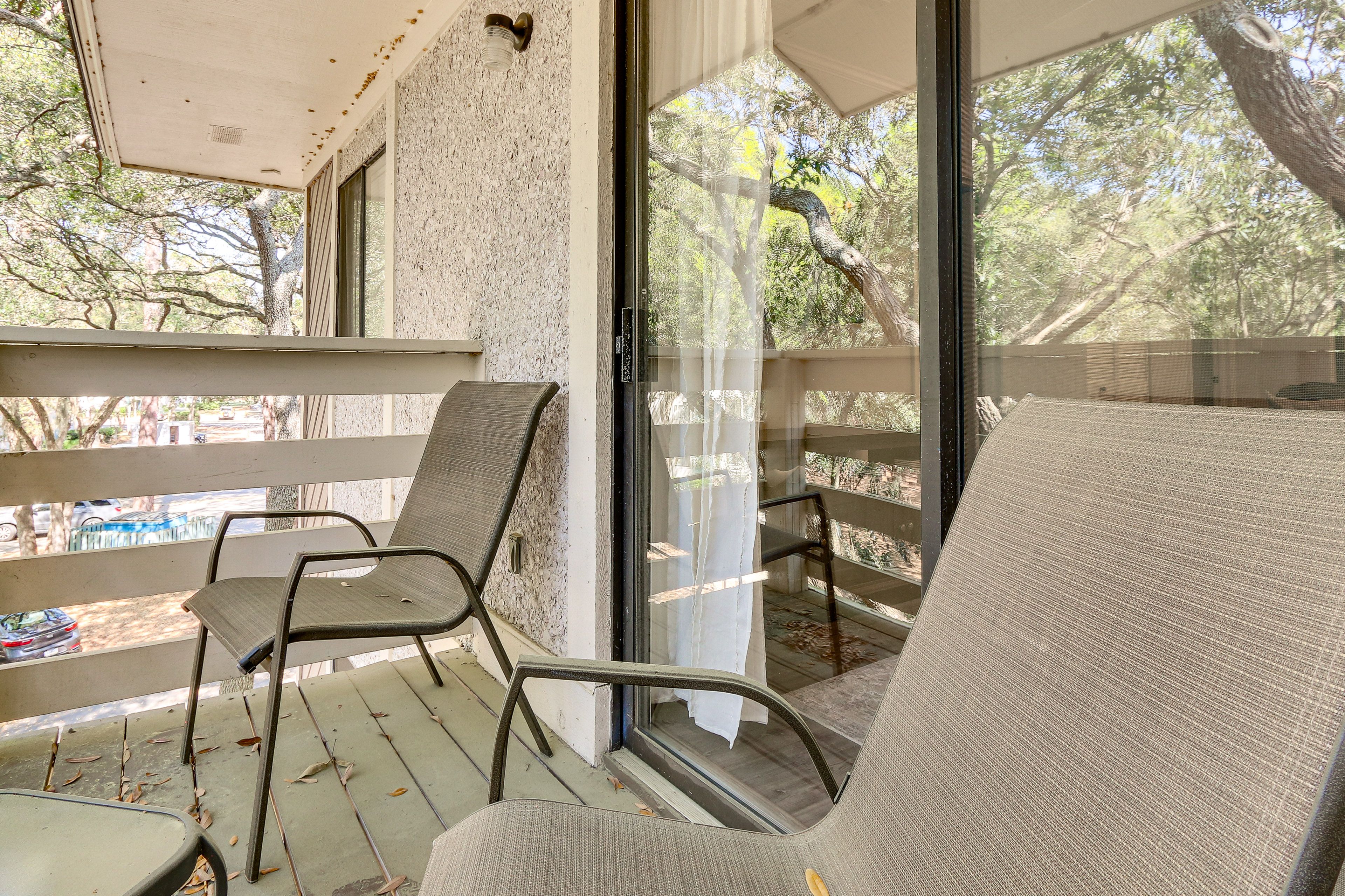 Private Balcony w/ Seating