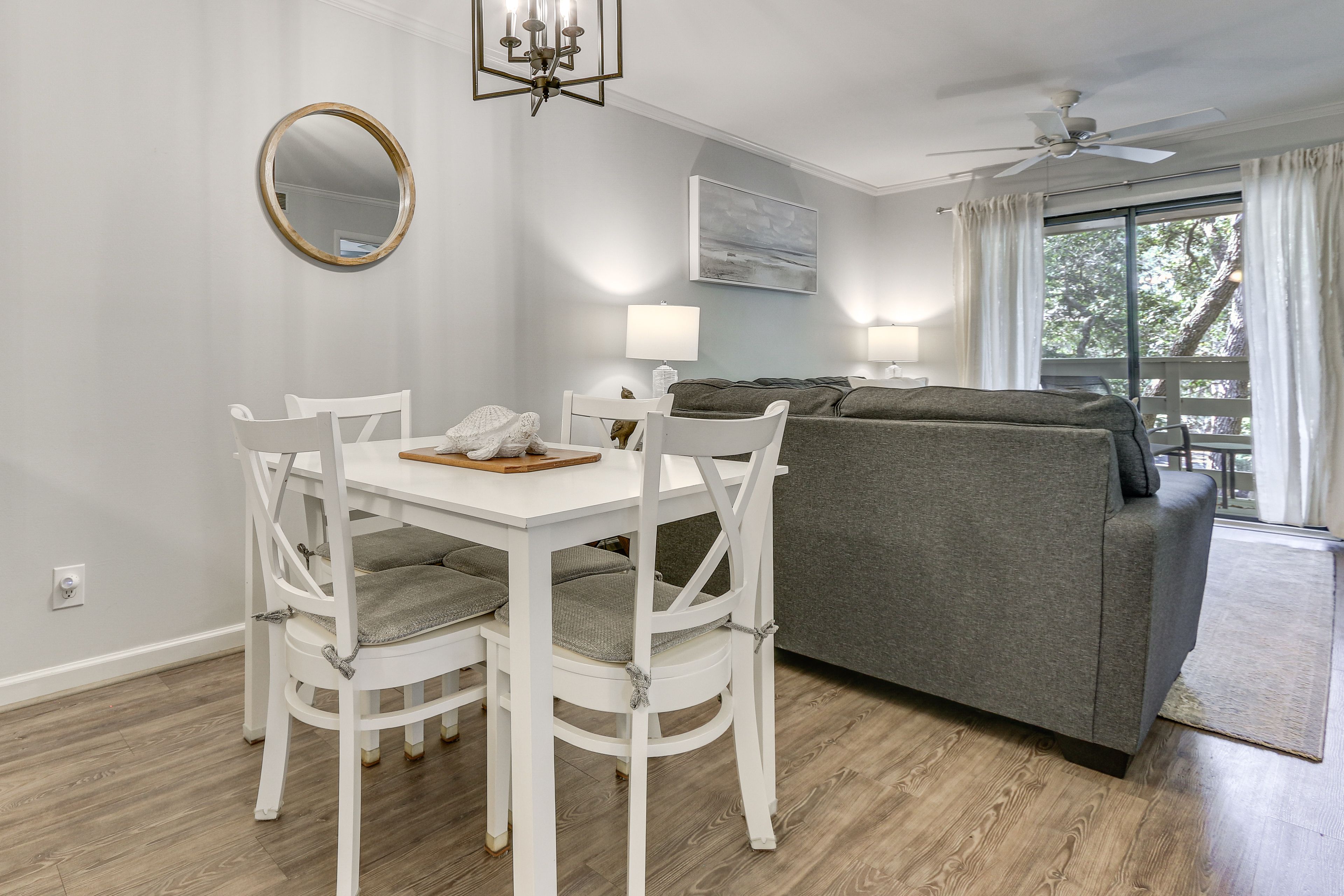 Dining Area | Dishes & Flatware Provided