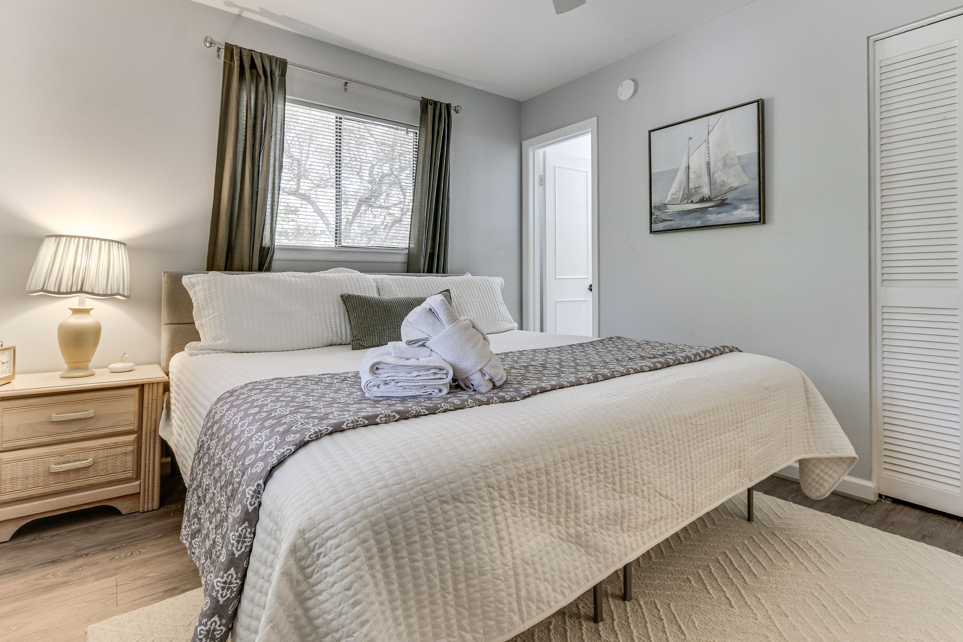 Bedroom 1 | King Bed | En-Suite Bathroom